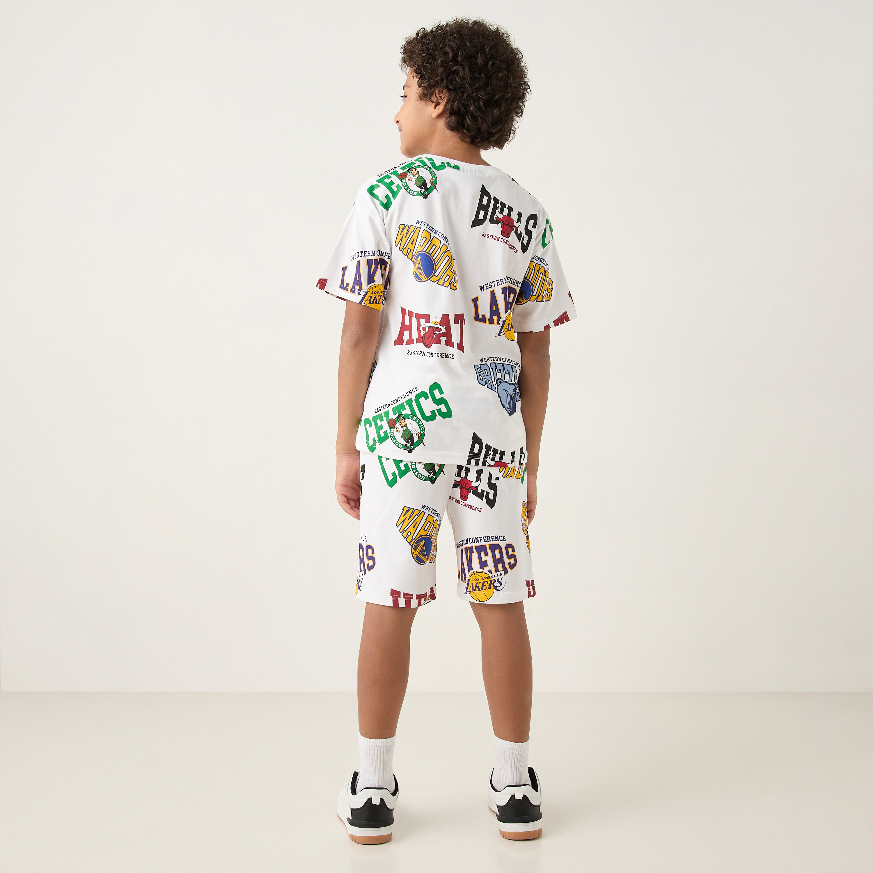طقم تيشيرت وشورت بقصة واسعة بطبعات من إن بي إيه-boys-clothing-setsandcoords-image-4