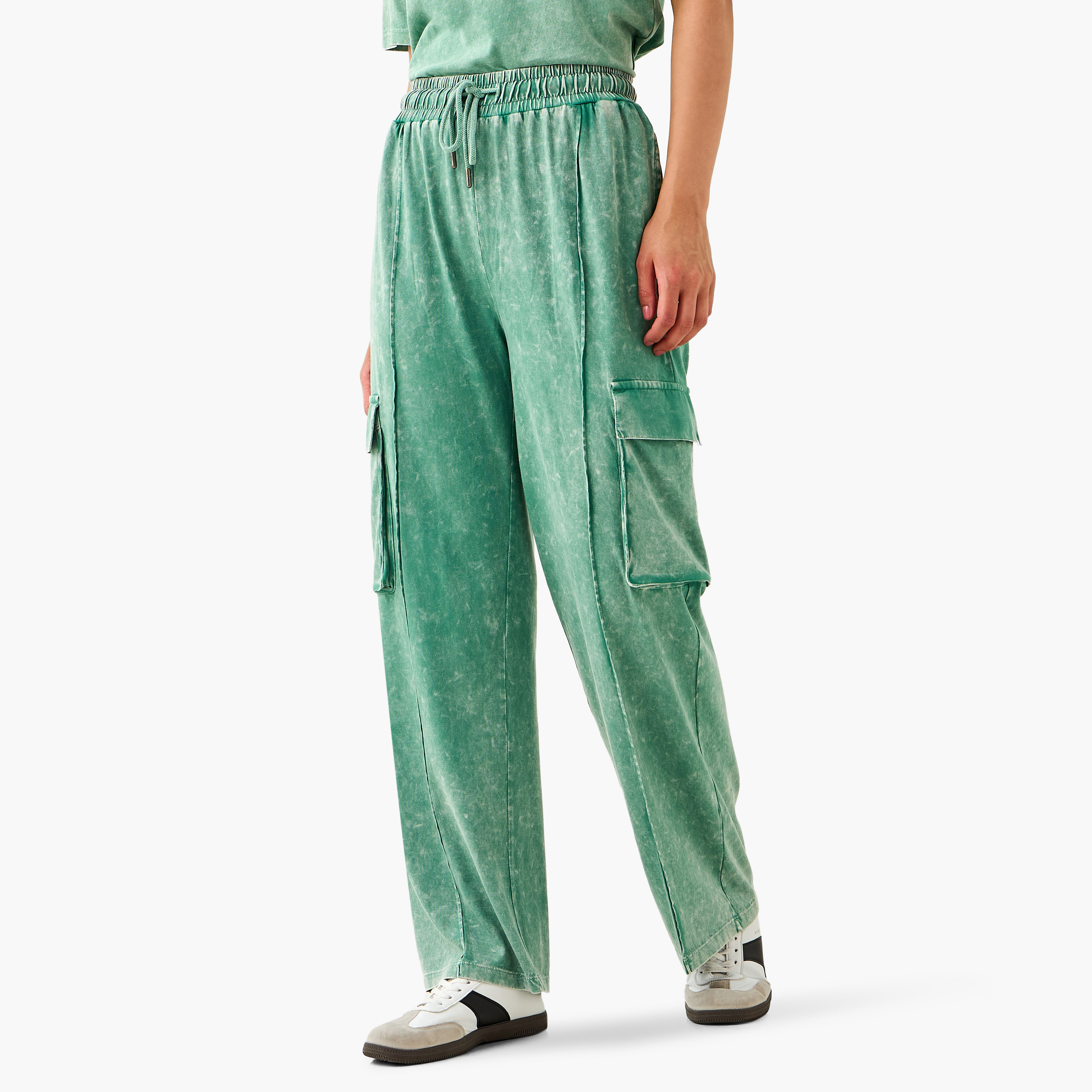 بنطلون رياضي كارجو بجيوب-women-clothing-bottoms-joggers-image-1