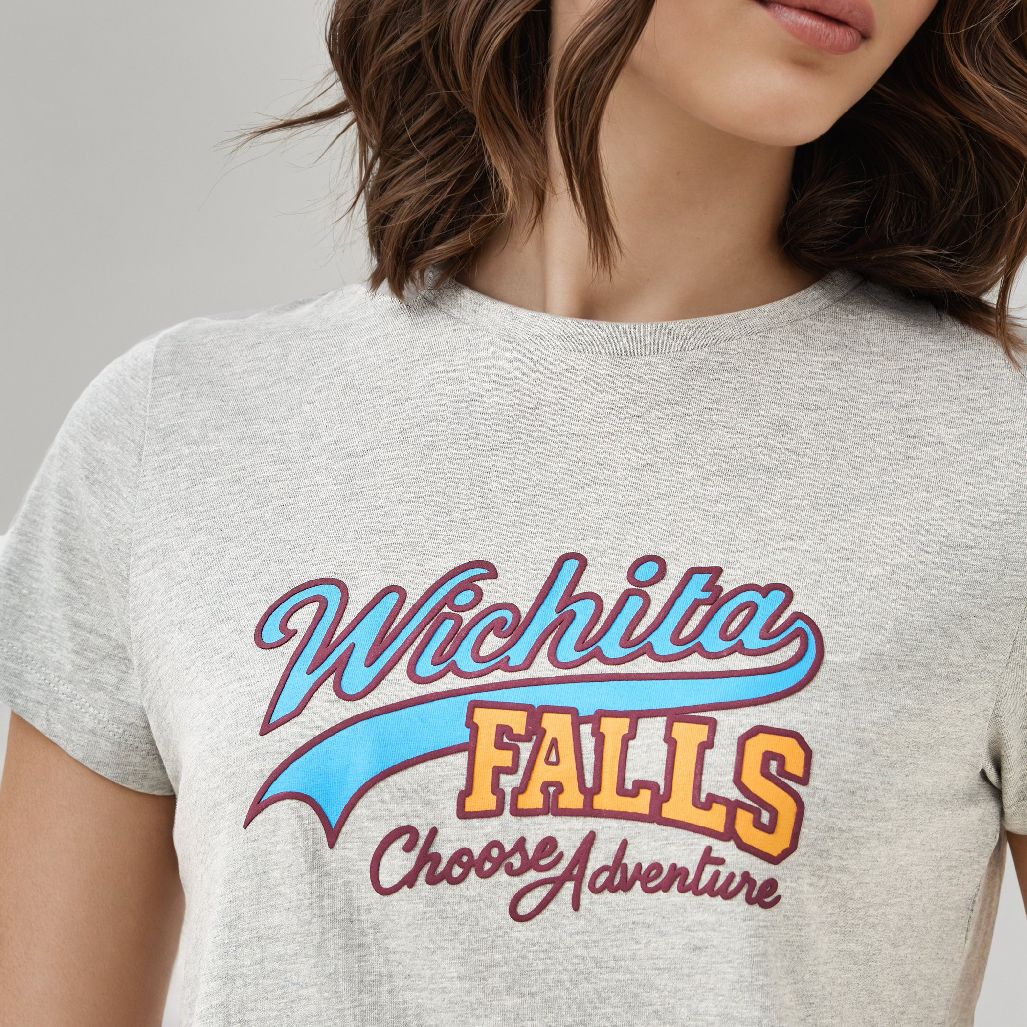 تيشيرت بياقة ضيقة وطبعات-women-clothing-tshirts-image-5