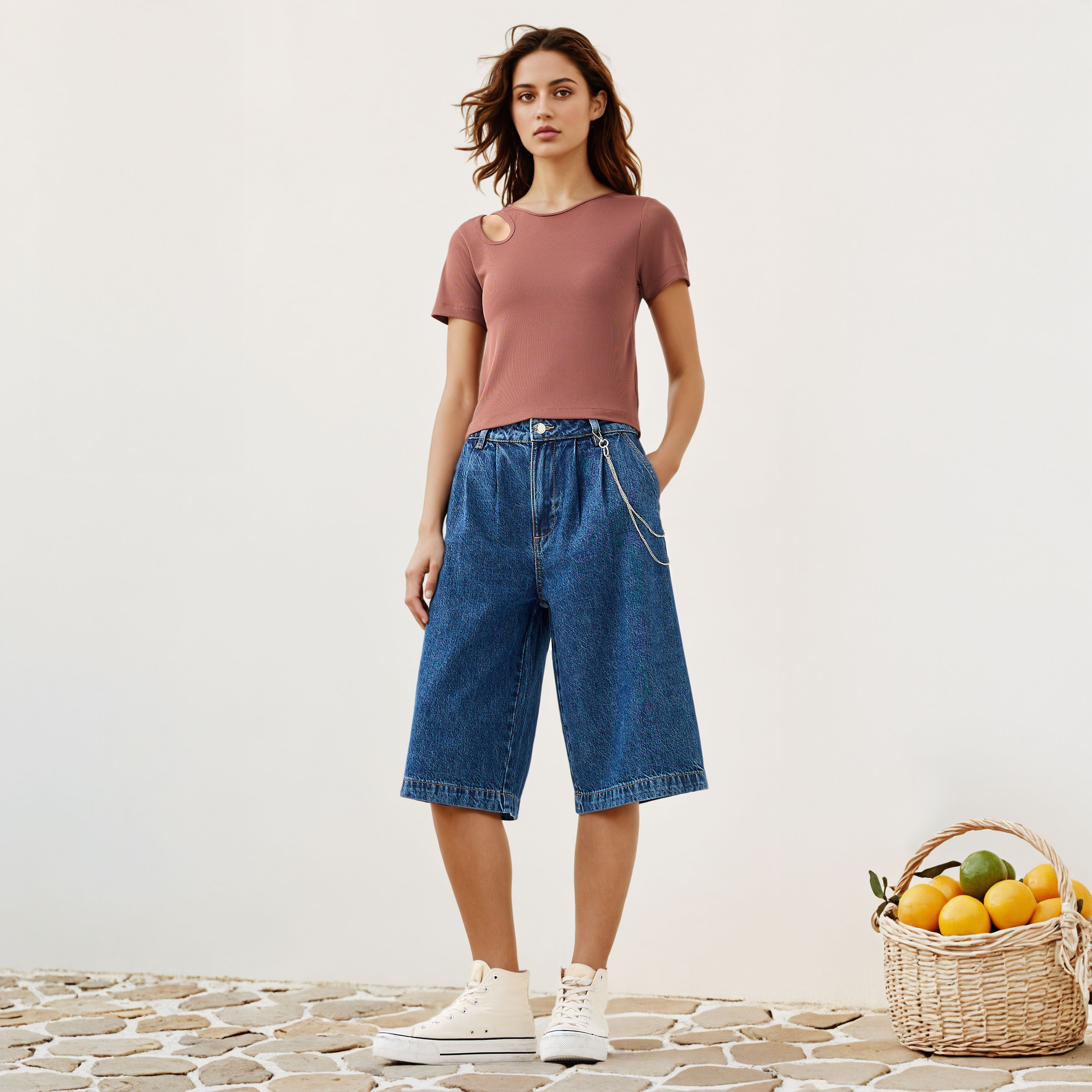 تيشيرت مضلع بتفاصيل مفرغة-women-clothing-tshirts-image-2