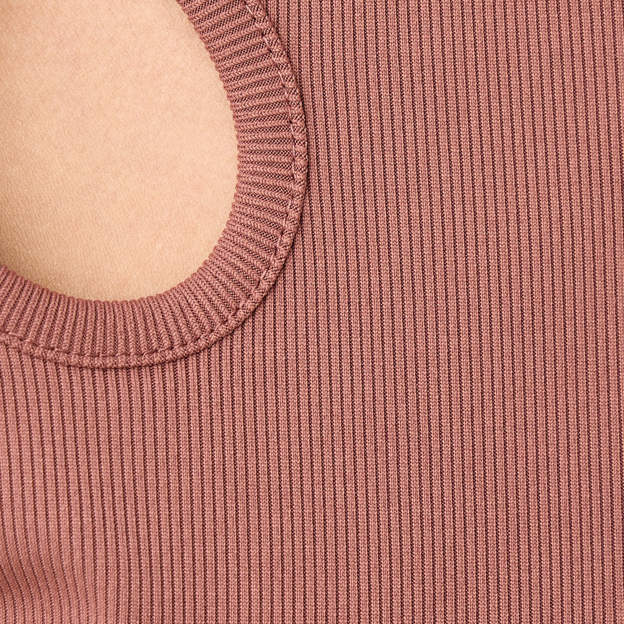 تيشيرت مضلع بتفاصيل مفرغة-women-clothing-tshirts-image-5