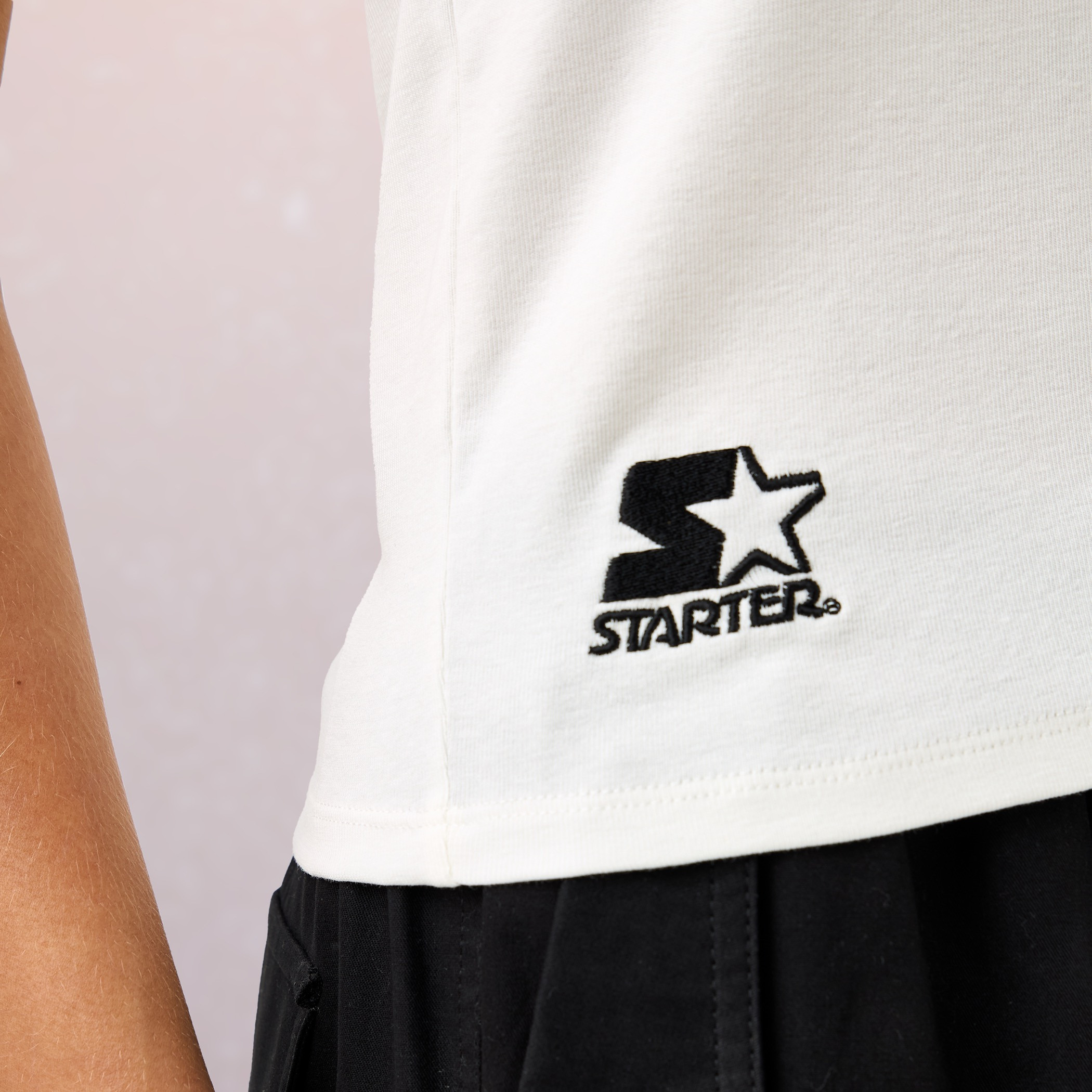 بلوزة تانك بتفاصيل شعار من ستارتر-women-clothing-tshirts-image-5