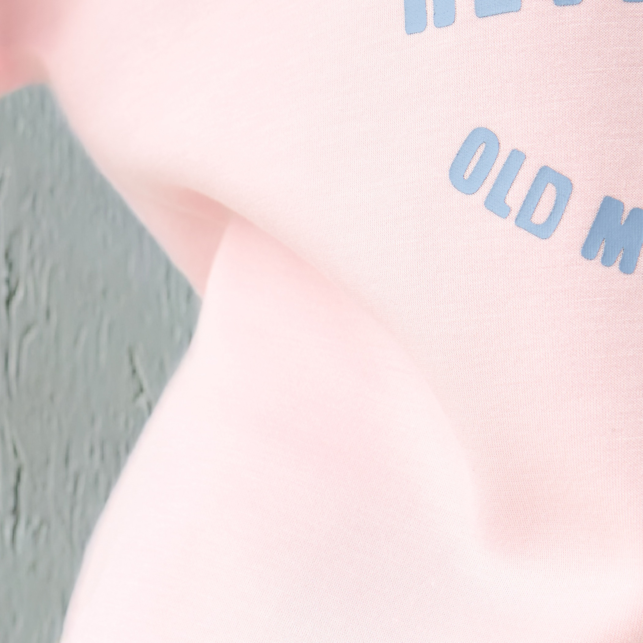 تيشيرت بياقة ضيقة وأكمام قصيرة متمددة وطبعات-women-clothing-tshirts-image-4