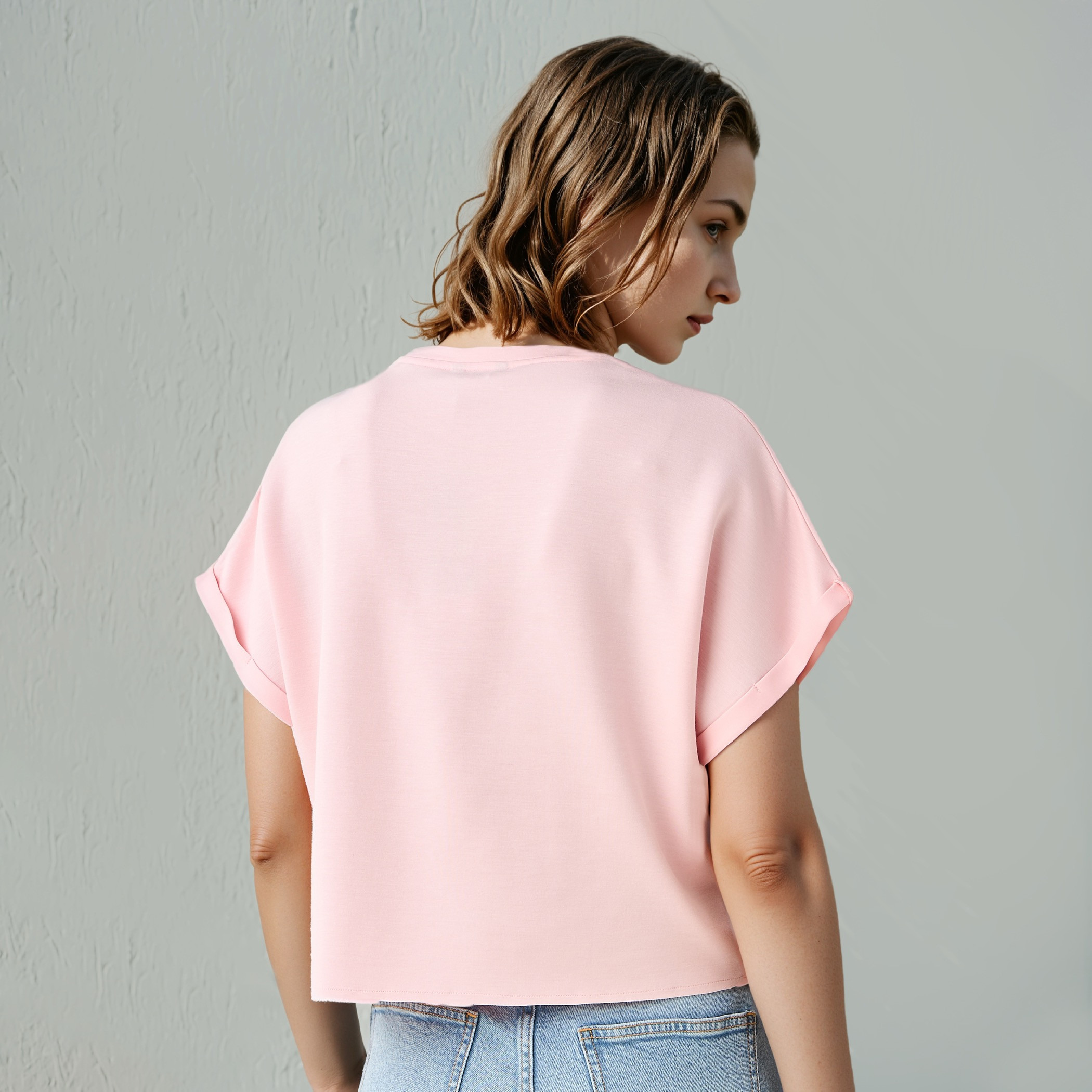 تيشيرت بياقة ضيقة وأكمام قصيرة متمددة وطبعات-women-clothing-tshirts-image-5