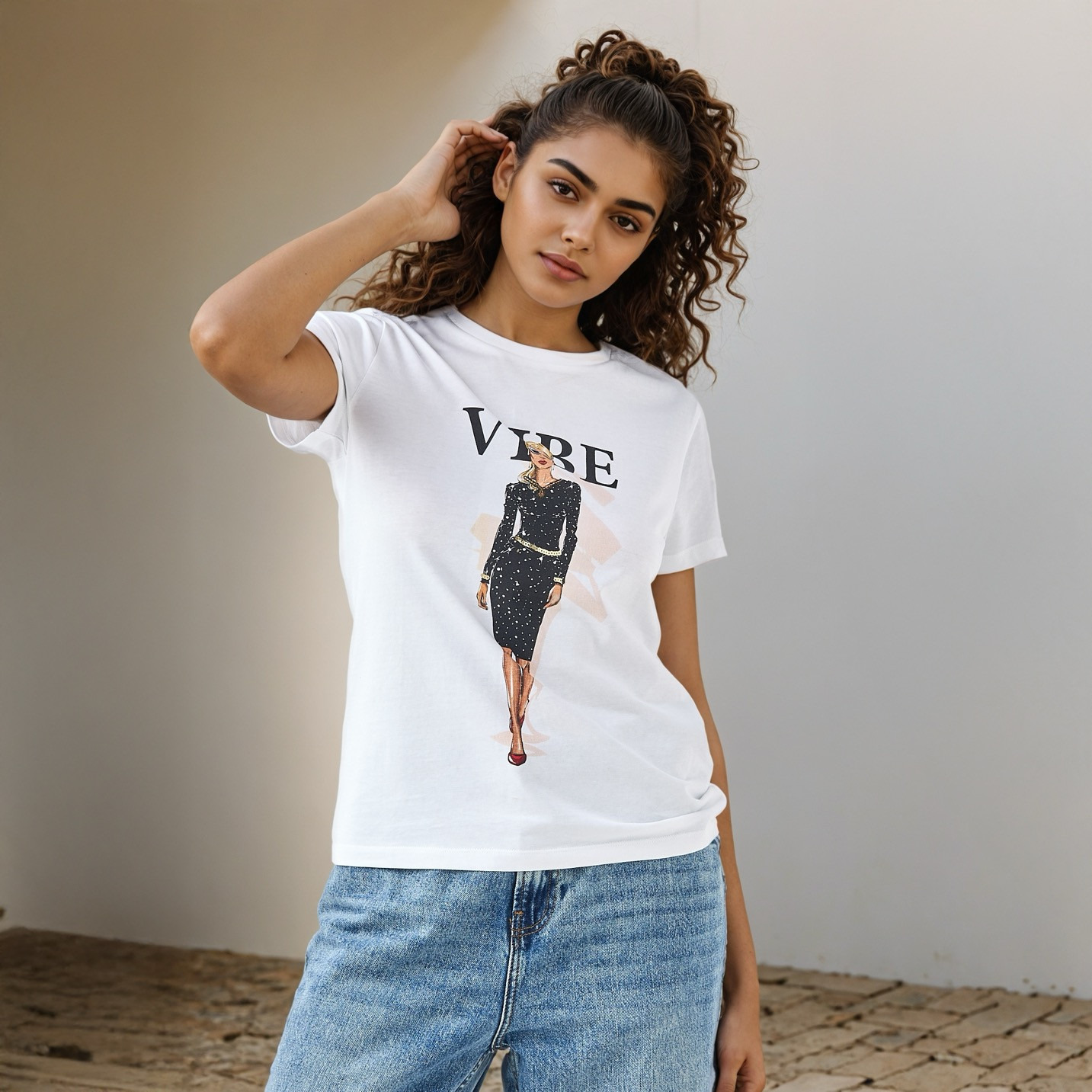 تيشيرت بياقة ضيقة وطبعات-women-clothing-tshirts-image-1
