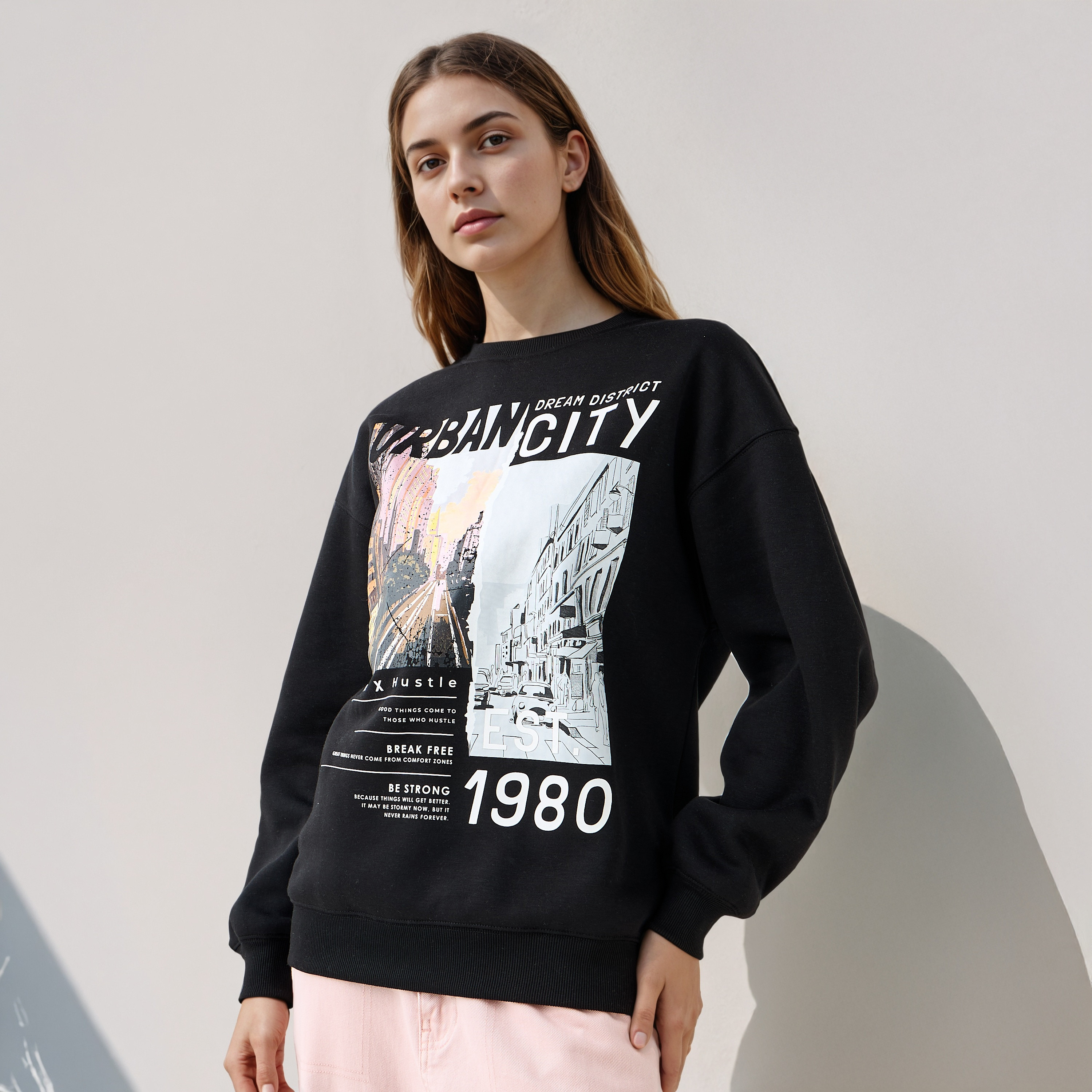 سويت شيرت بياقة ضيقة وطبعات جرافيك-women-clothing-hoodiesandsweatshirts-sweatshirts-image-1