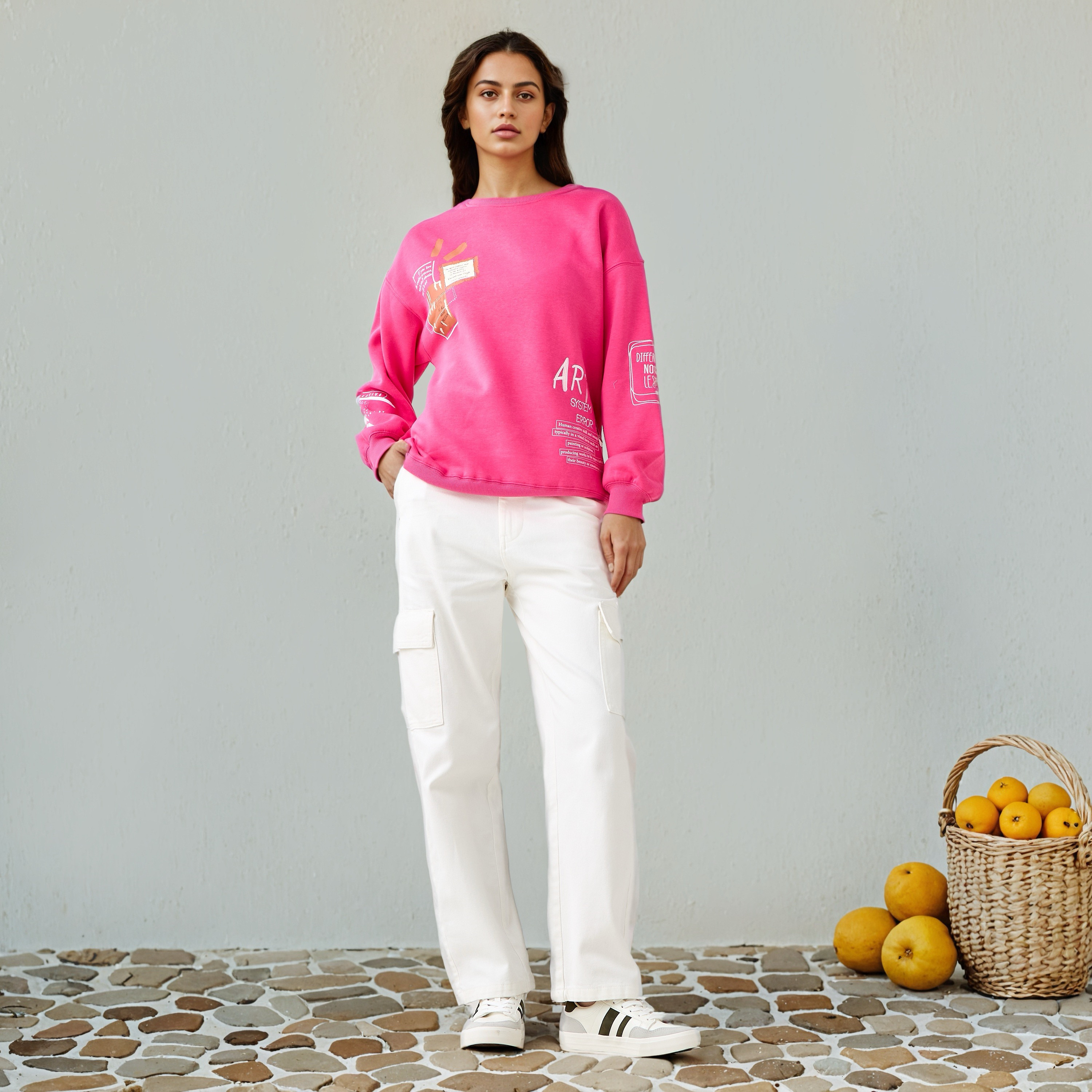 سويت شيرت مطرز بياقة ضيقة-women-clothing-hoodiesandsweatshirts-sweatshirts-image-12