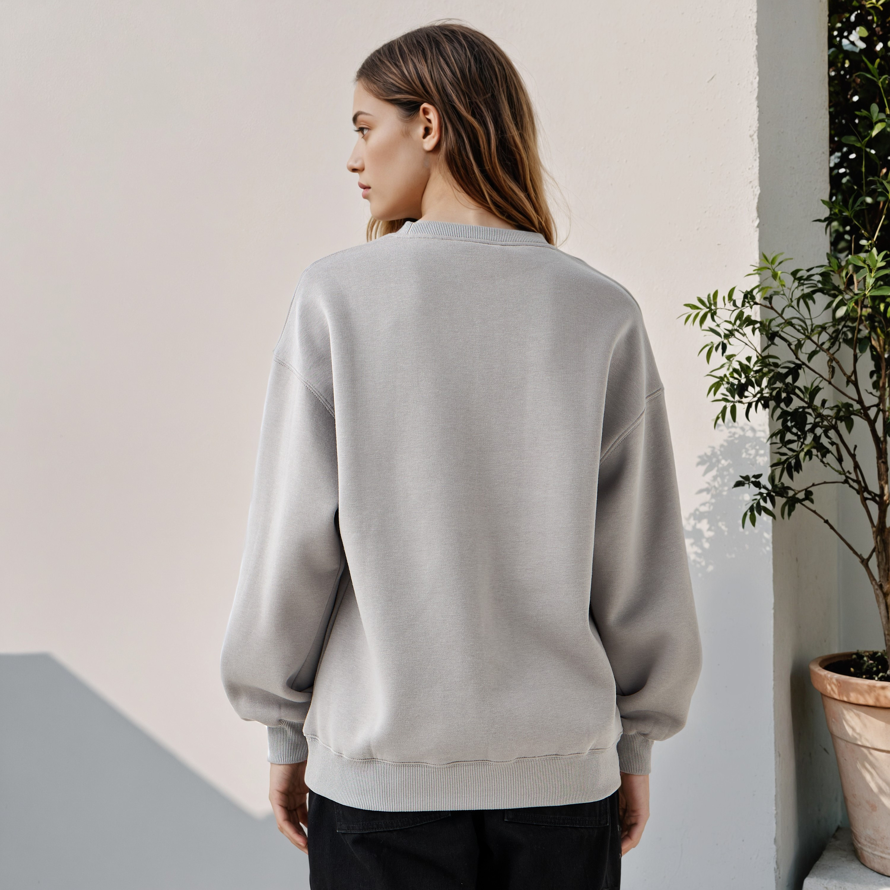 سويت شيرت بياقة ضيقة وطبعات جرافيك-women-clothing-hoodiesandsweatshirts-sweatshirts-image-13