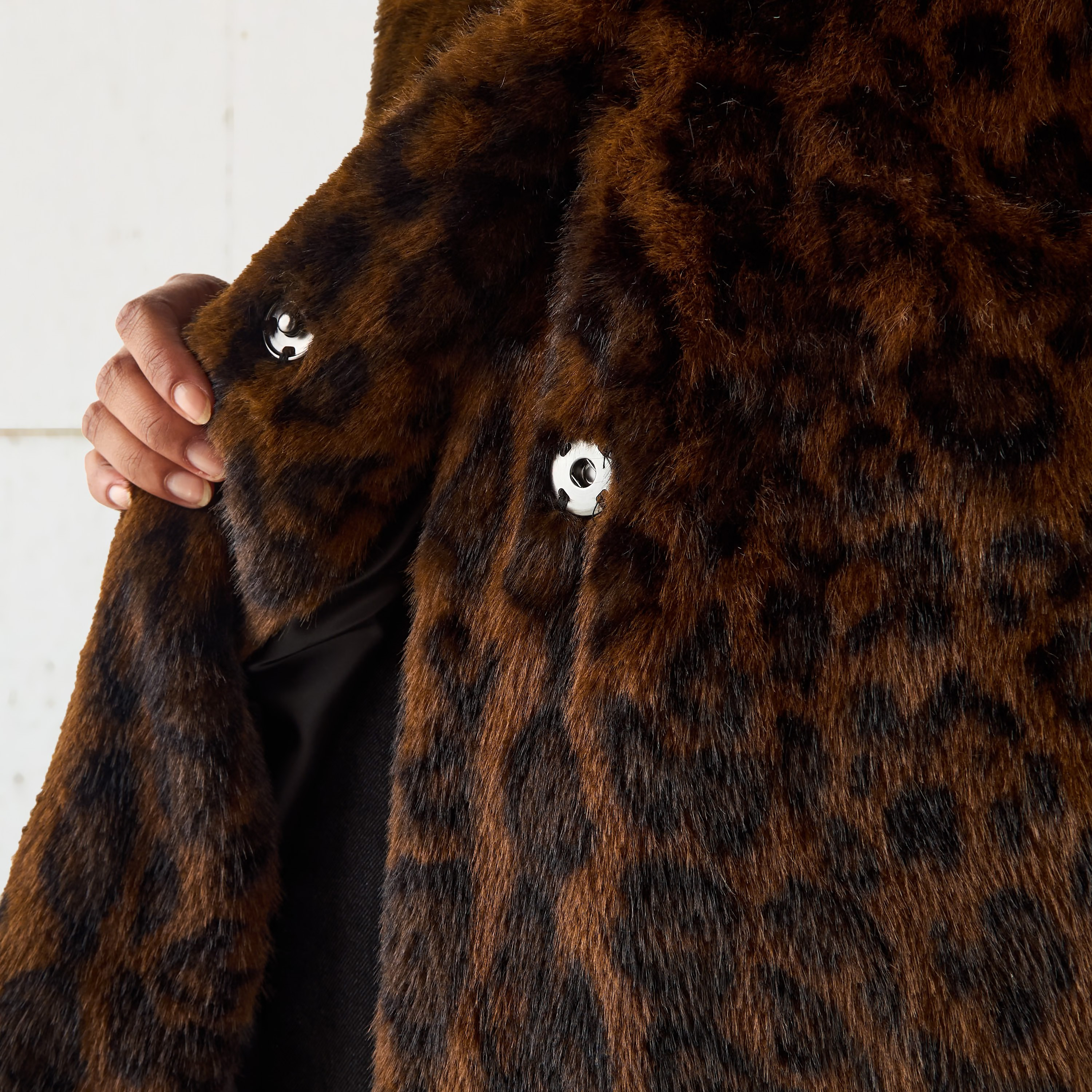 معطف فرو صناعي بطبعات-women-clothing-coatsandjackets-coats-image-5