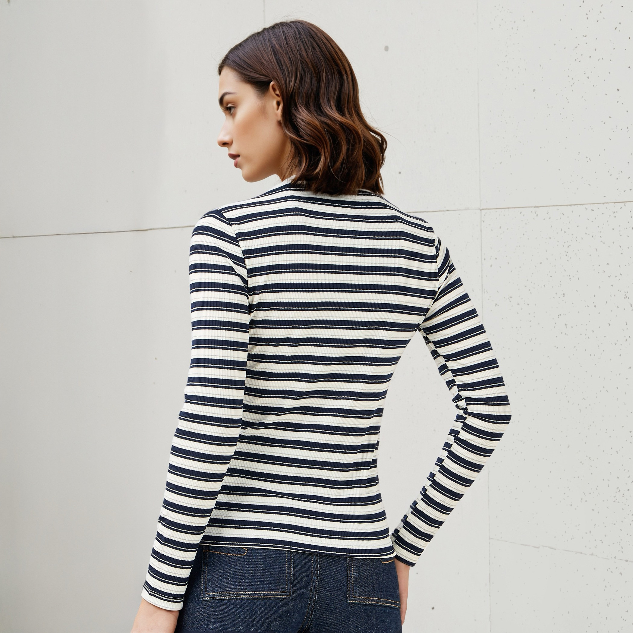 تيشيرت مخطط بياقة ضيقة وأكمام طويلة-women-clothing-tshirts-image-3
