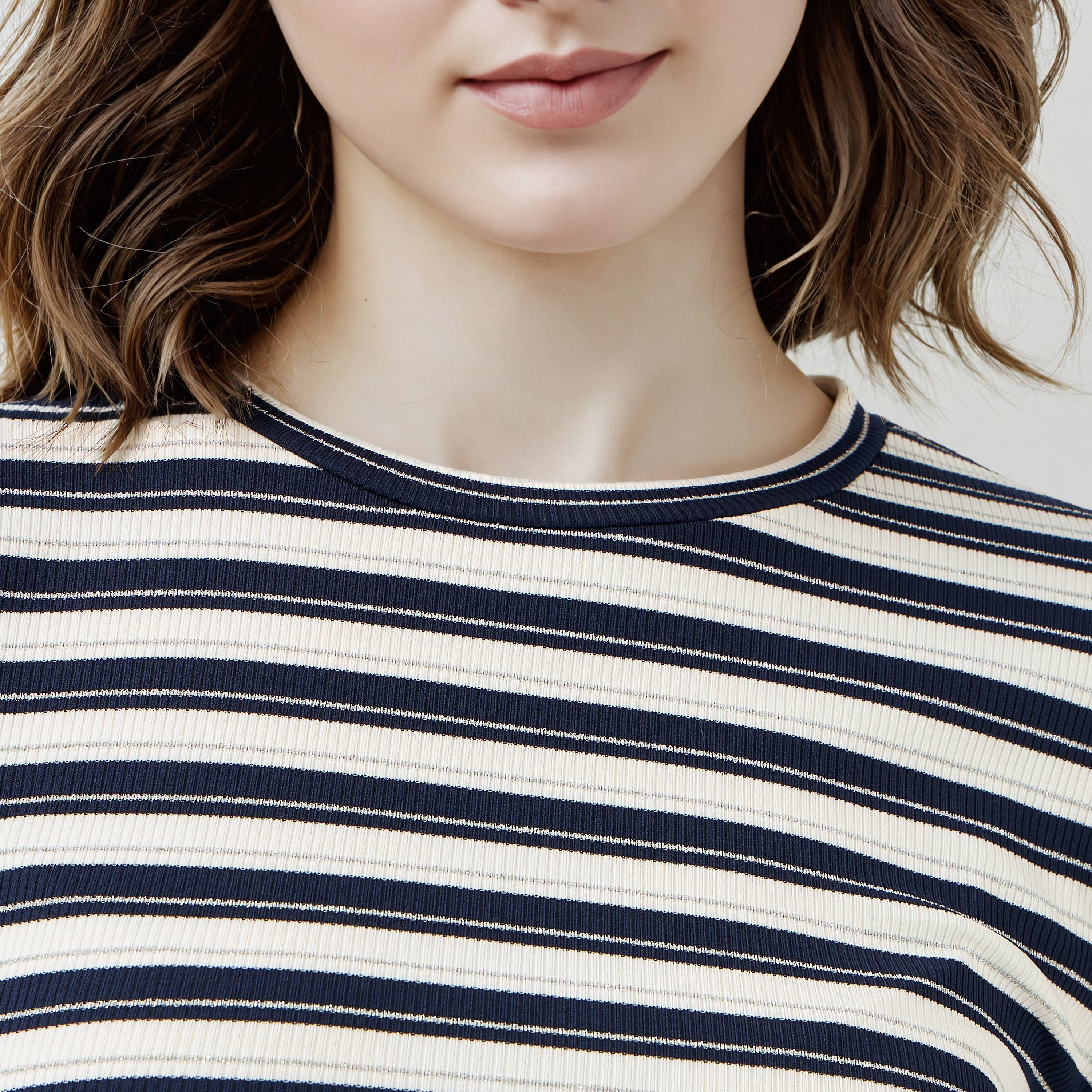 تيشيرت مخطط بياقة ضيقة وأكمام طويلة-women-clothing-tshirts-image-5