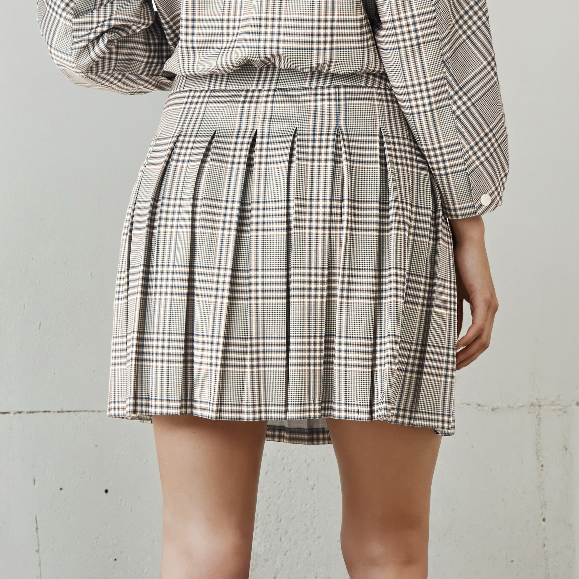 تنورة كاروهات قصيرة بثنيات-women-clothing-bottoms-skirts-image-4