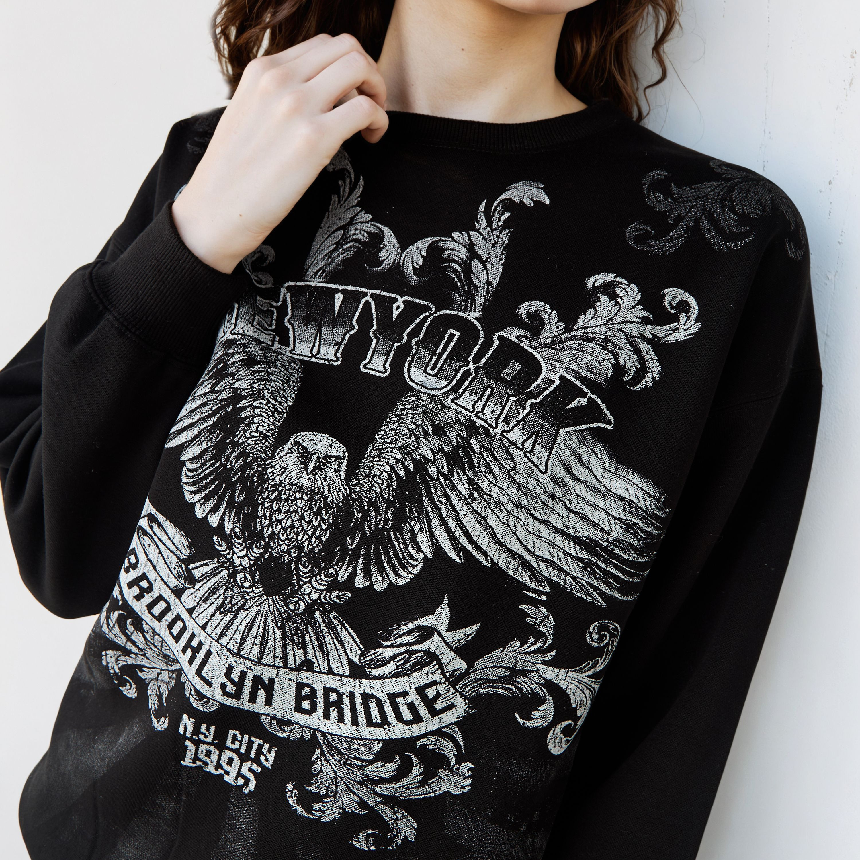Graphic Print Crew Neck Sweatshirt with Long Sleeves-women-winterwear-hoodiesandsweatshirts-sweatshirts-image-5
