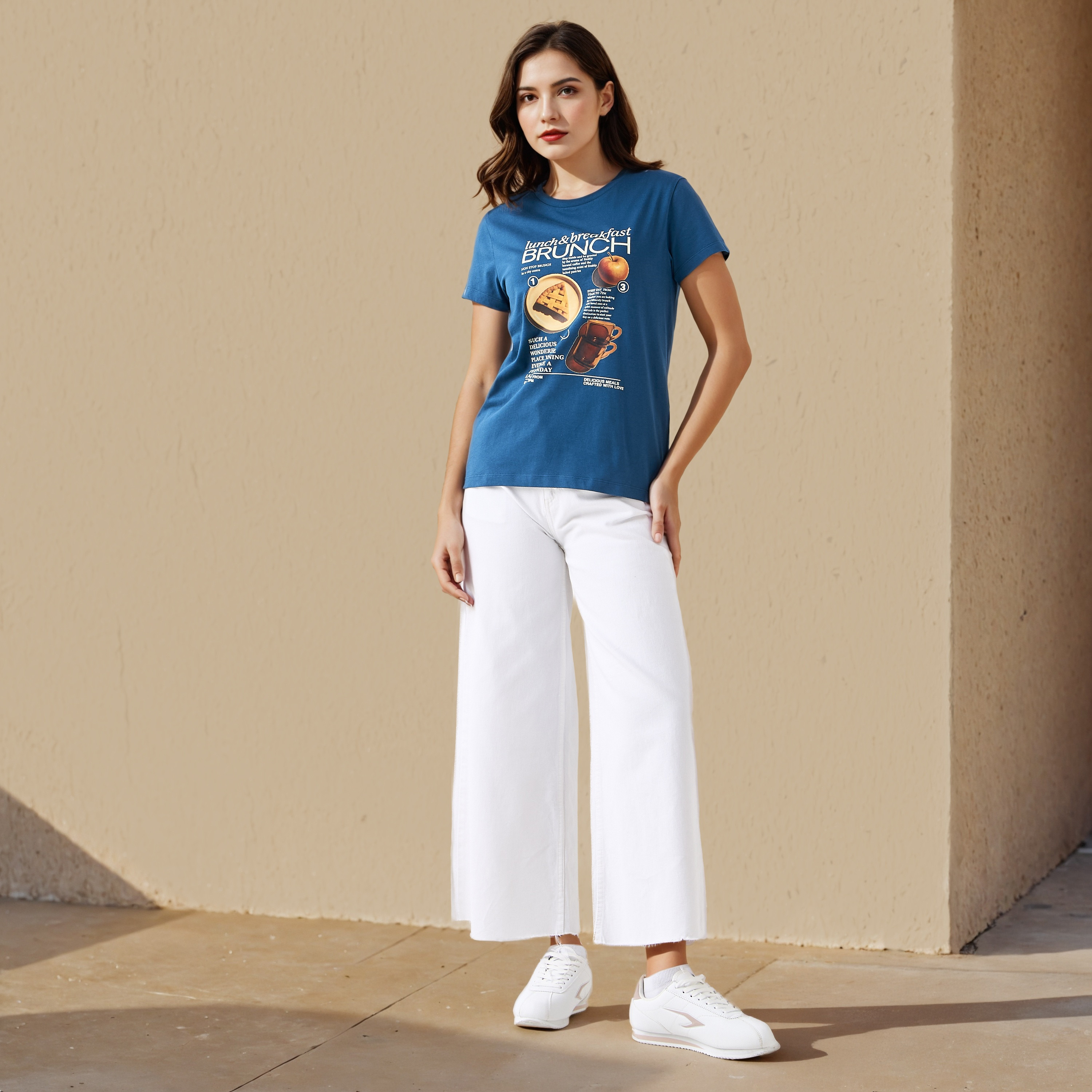 تيشيرت قطن بقصّة عادية وطبعات جرافيك-women-clothing-tshirts-image-2