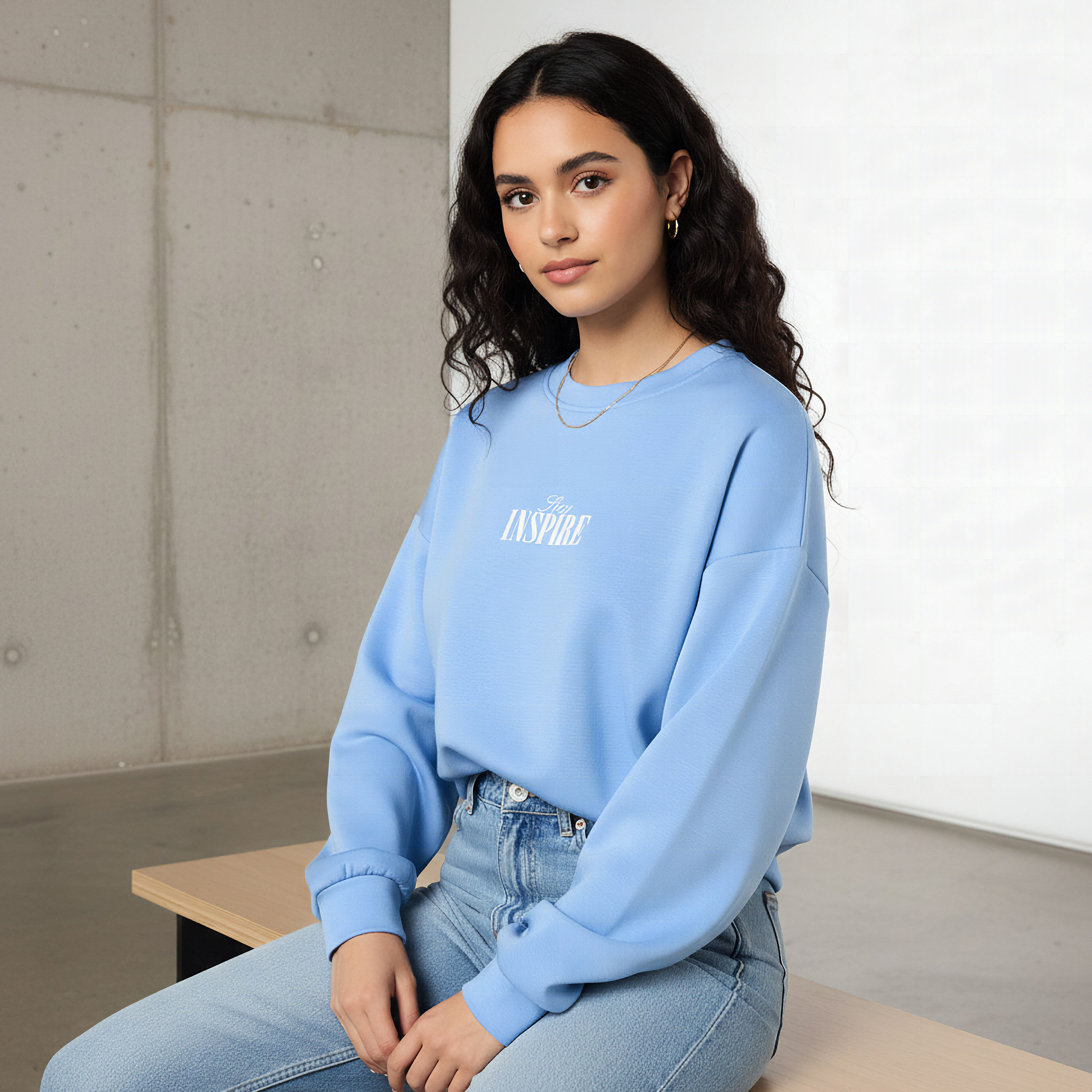 سويت شيرت بقصة عادية وطبعات شعار-women-winterwear-hoodiesandsweatshirts-sweatshirts-image-4