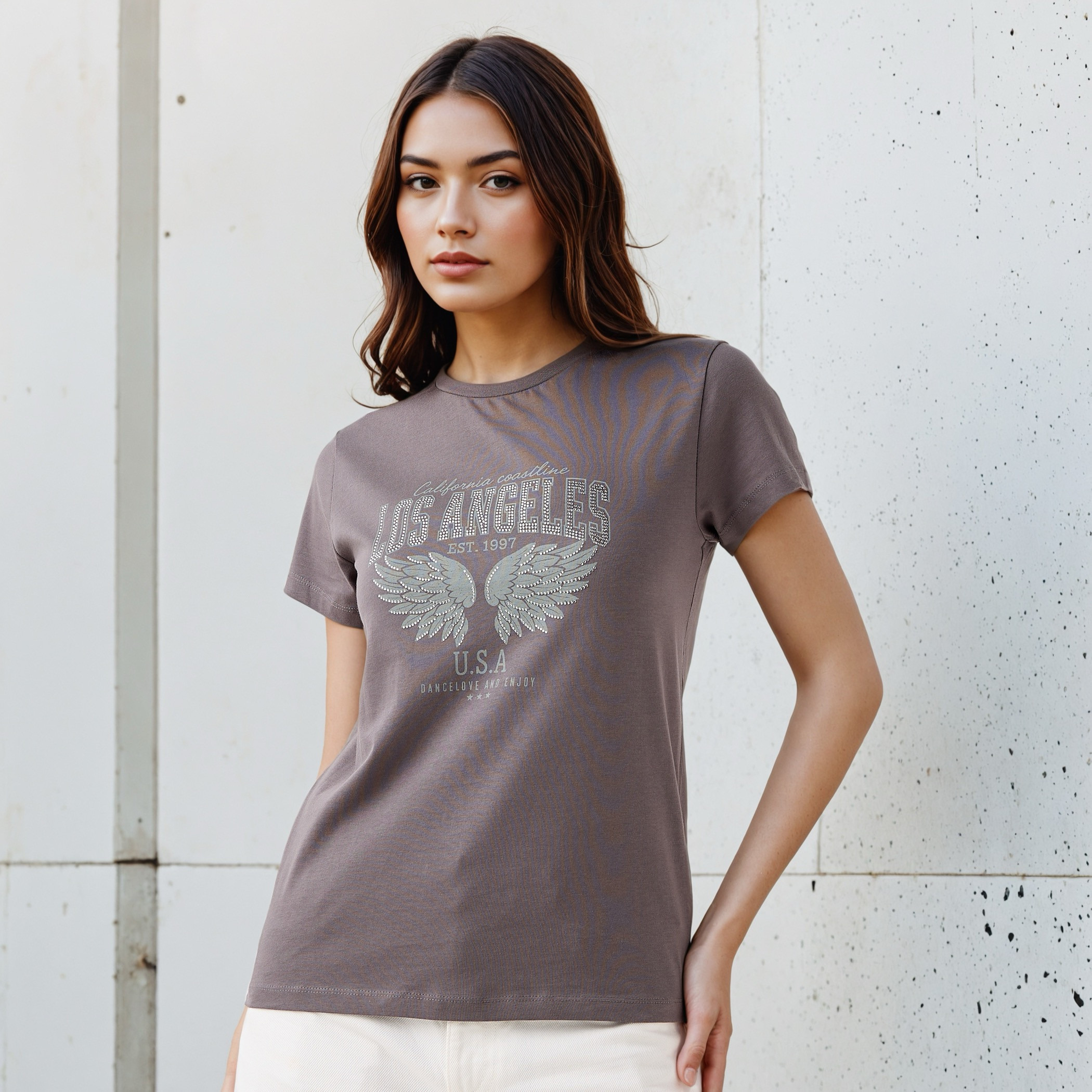 تيشيرت قطن بقصة عادية وطبعات جرافيك-women-clothing-tshirts-image-1