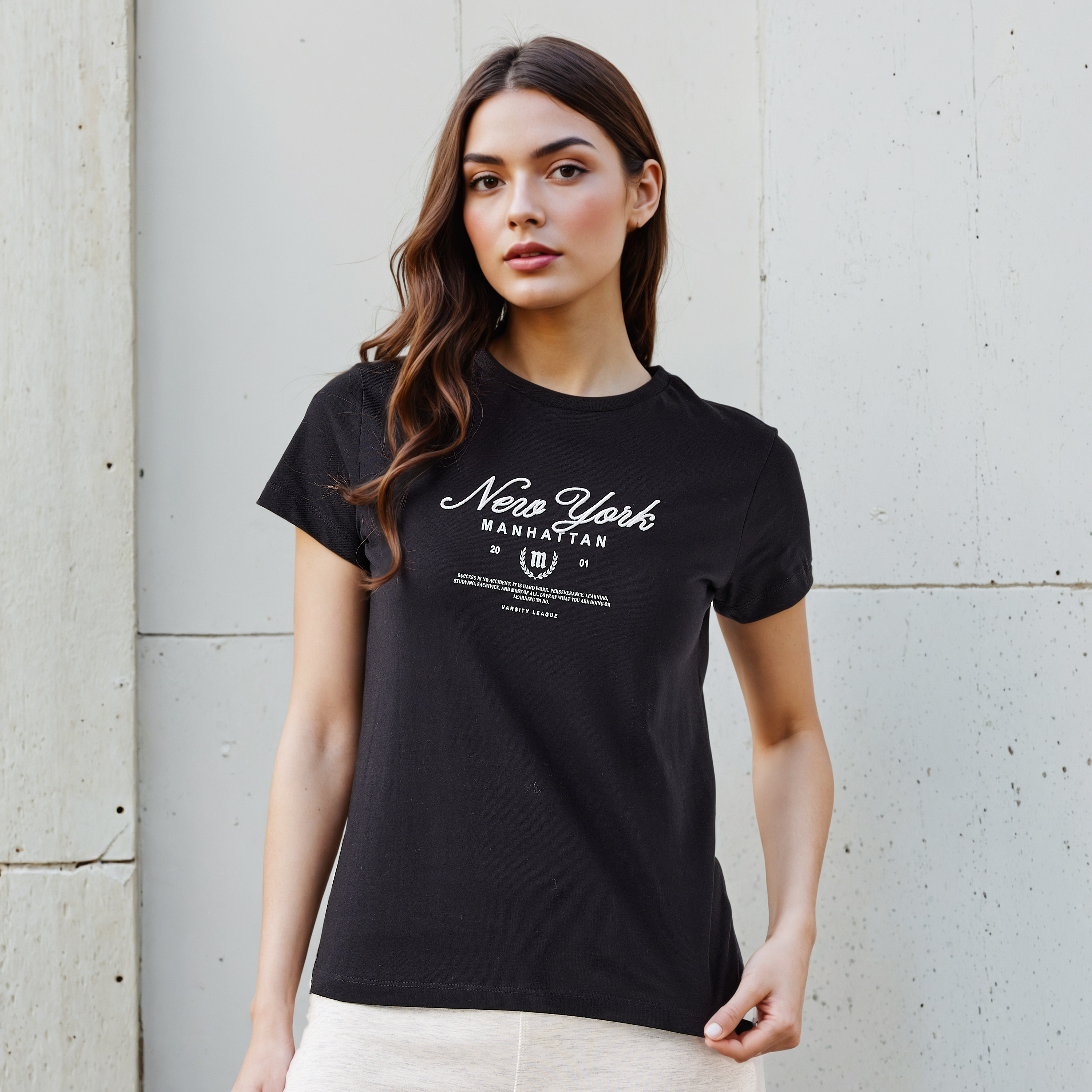 تيشيرت قطن بقصة عادية وطبعات جرافيك-women-clothing-tshirts-image-1