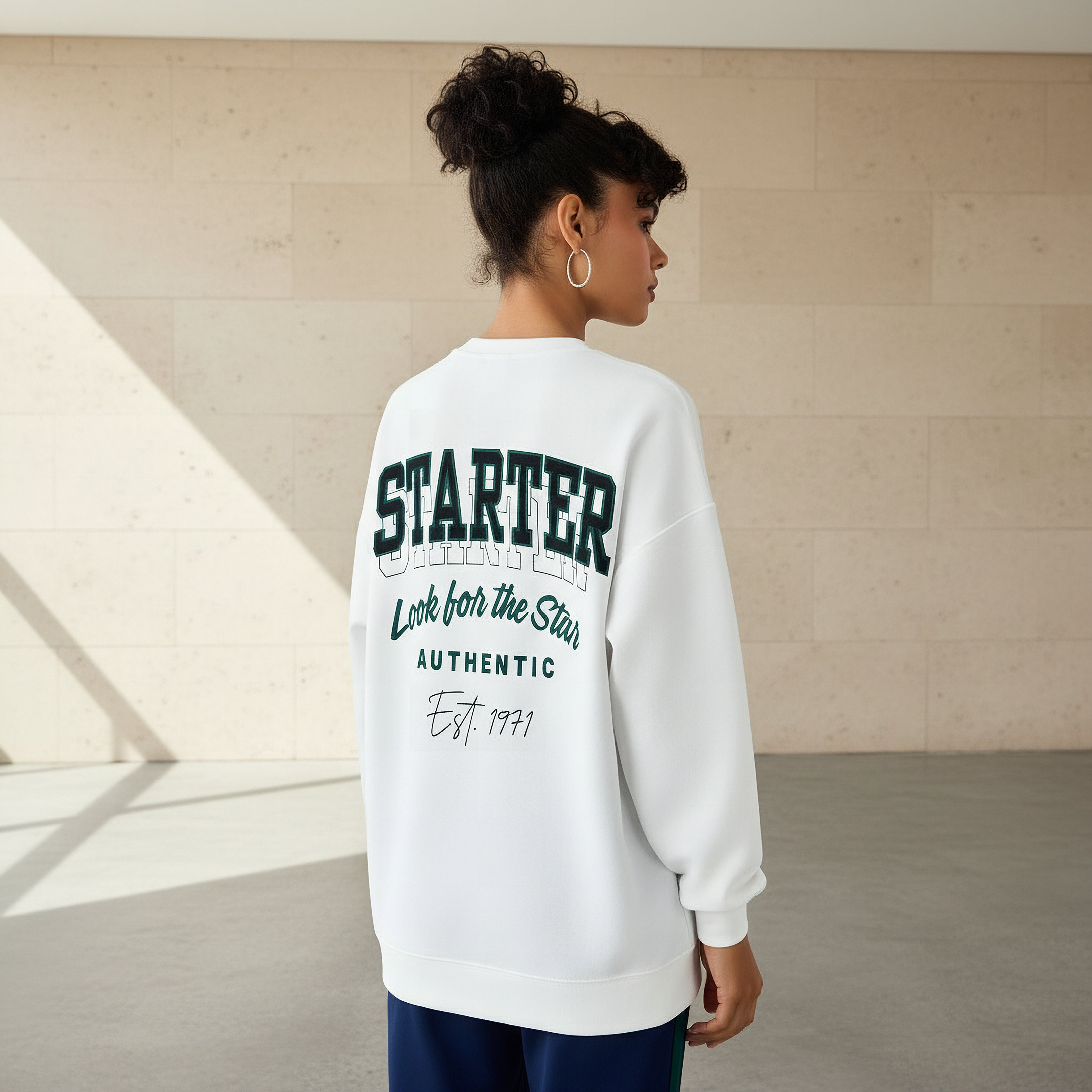 سويت شيرت بقصة عادية وطبعات من ستارتر-women-winterwear-hoodiesandsweatshirts-sweatshirts-image-5