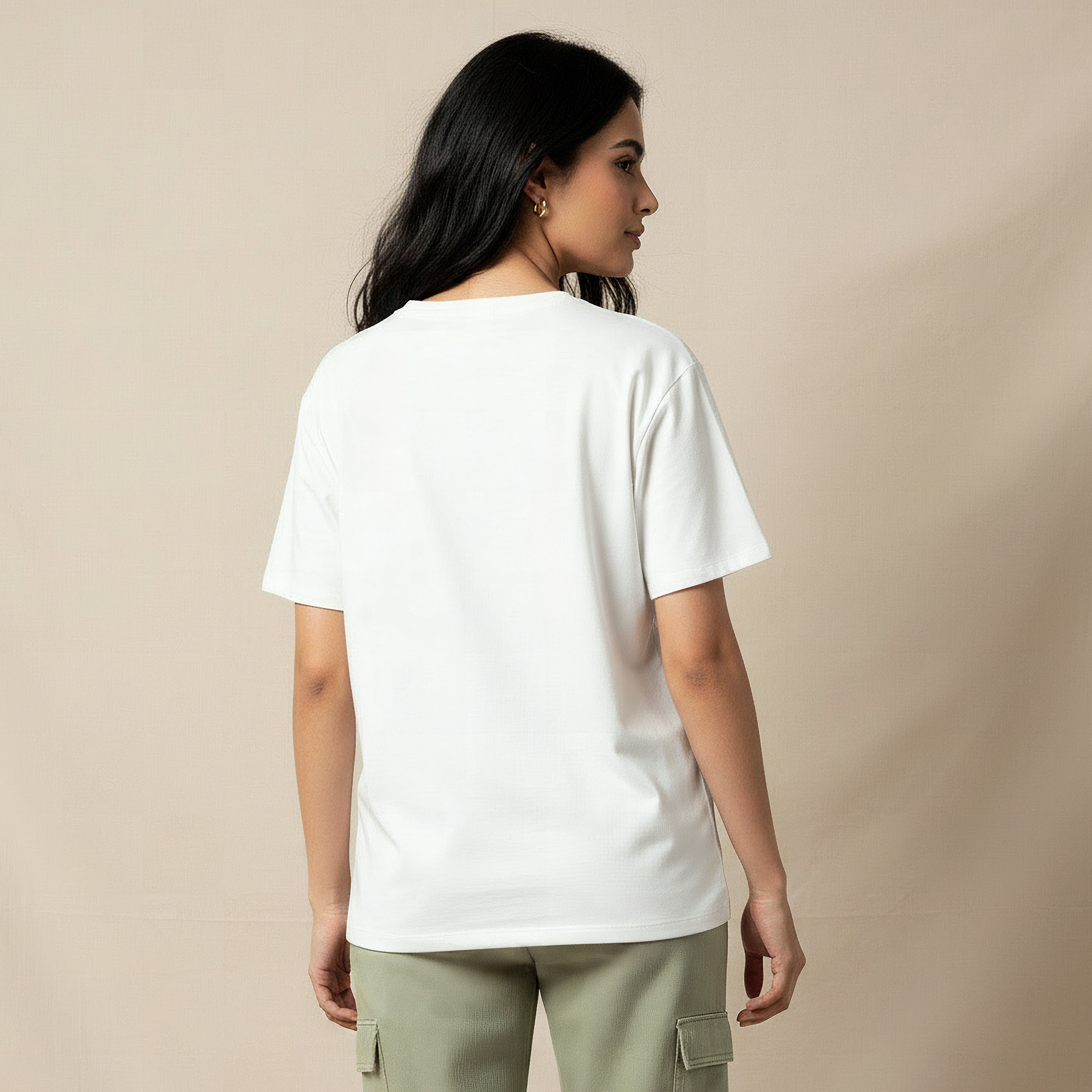 تيشيرت بقصة عادية وتفاصيل زخارف معدن-women-clothing-tshirts-image-3