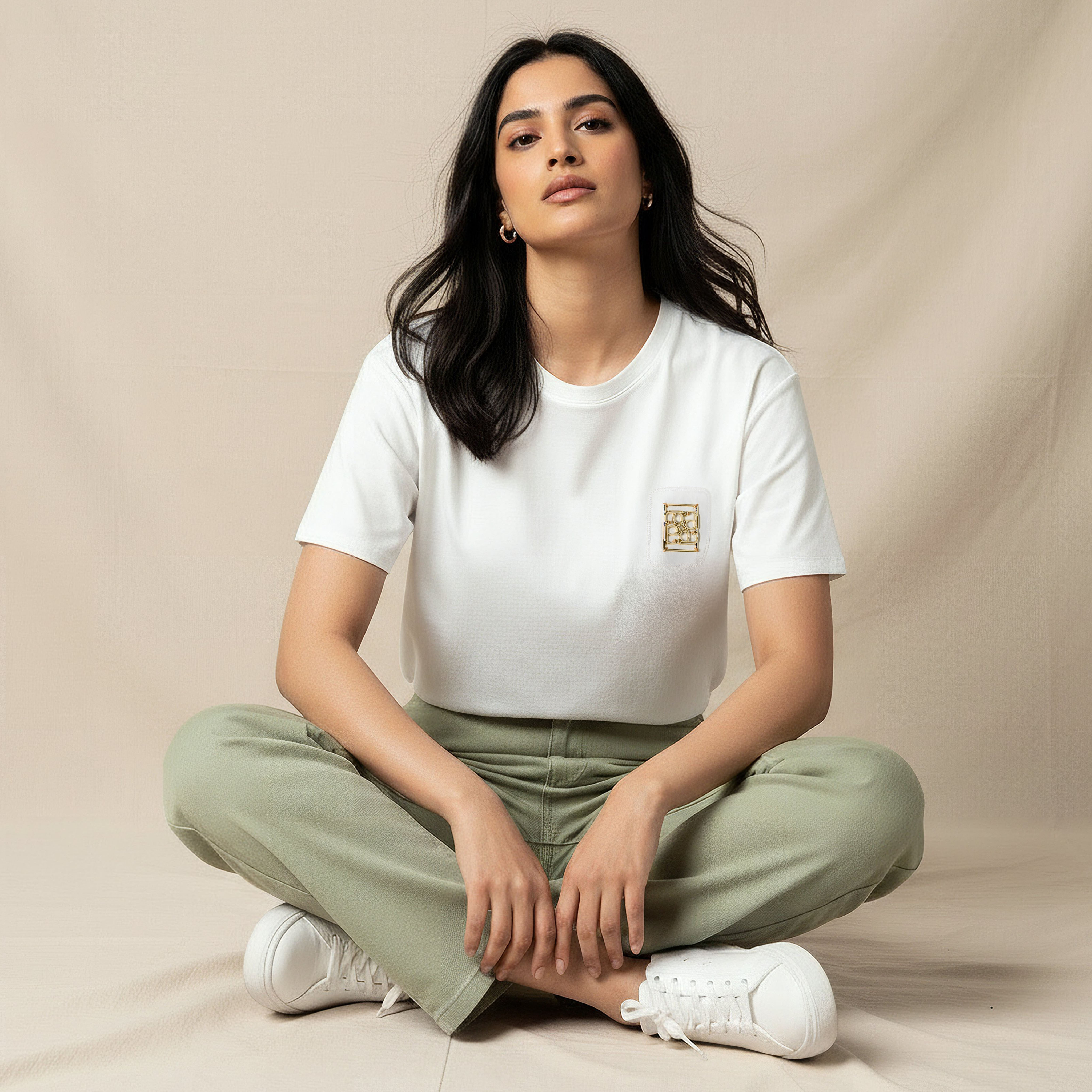 تيشيرت بقصة عادية وتفاصيل زخارف معدن-women-clothing-tshirts-image-5