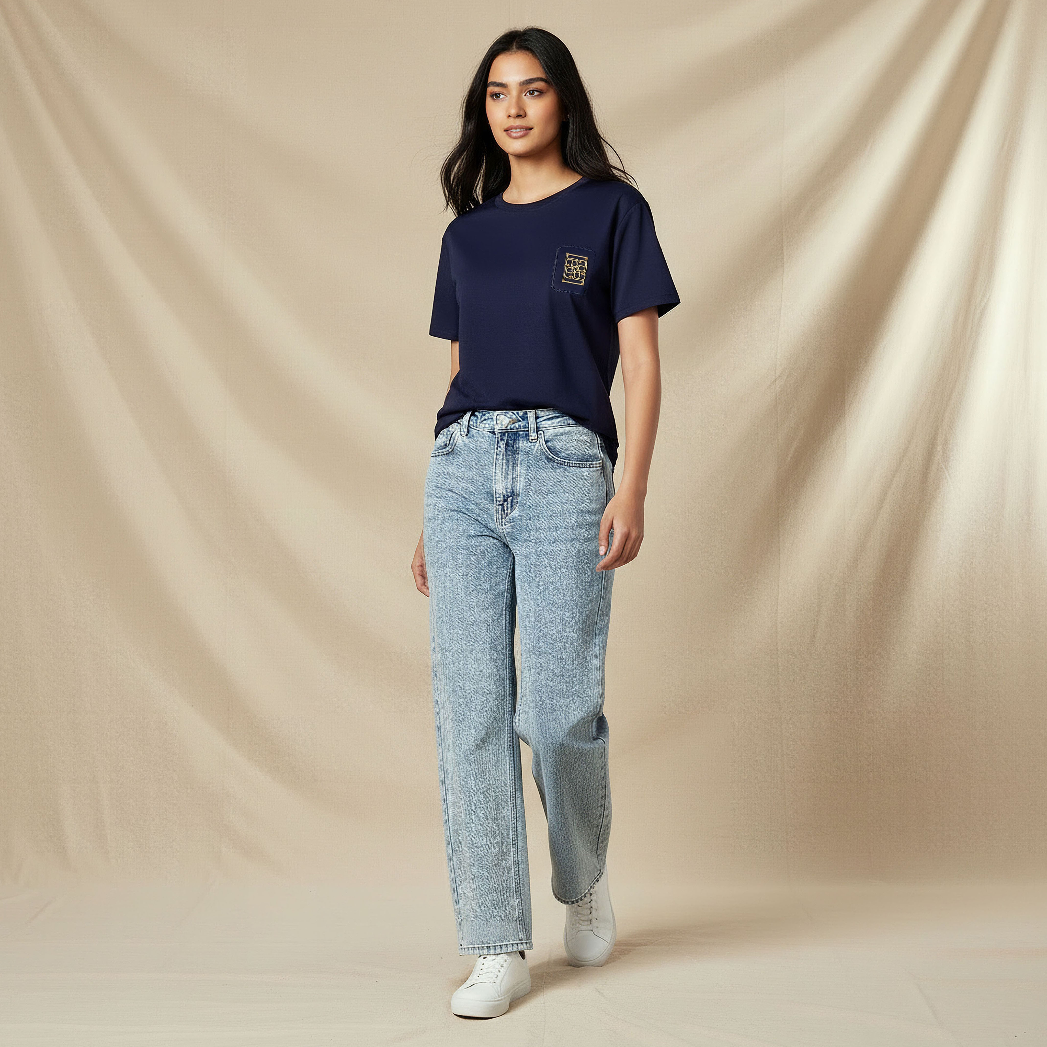 تيشيرت بقصة عادية وتفاصيل زخارف معدن-women-clothing-tshirts-image-2