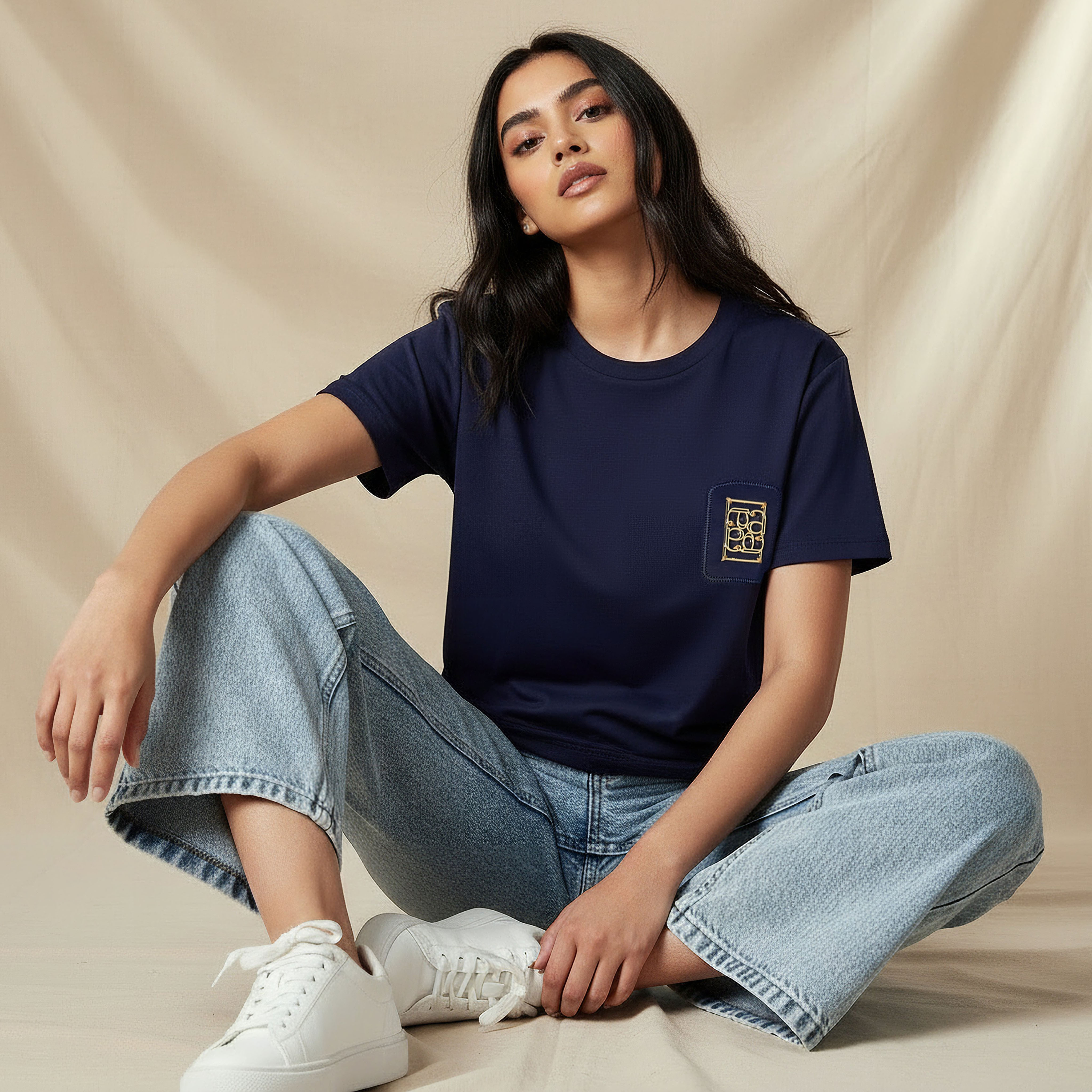 تيشيرت بقصة عادية وتفاصيل زخارف معدن-women-clothing-tshirts-image-5