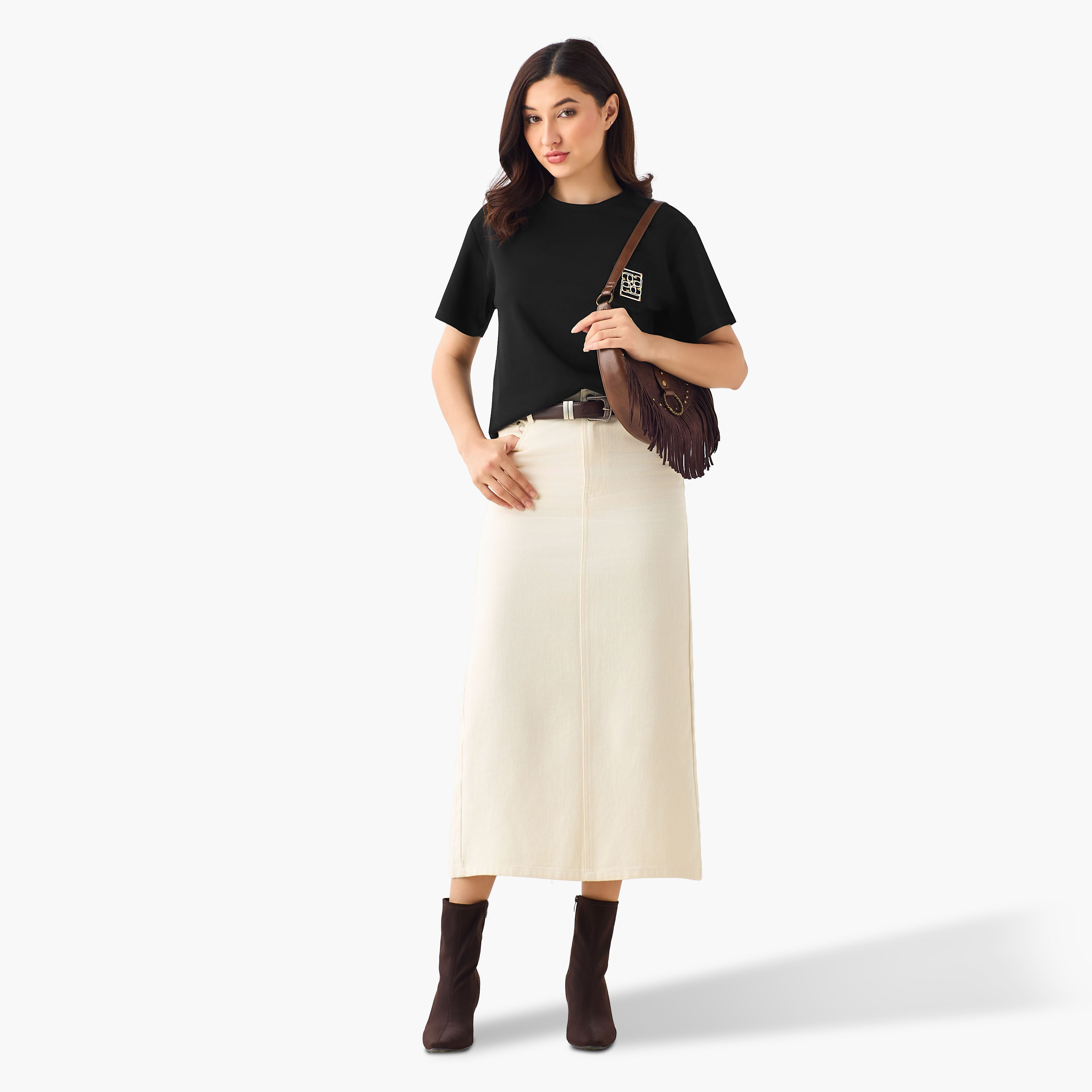تيشيرت بقصة عادية وتفاصيل زخارف معدن-women-clothing-tshirts-image-4
