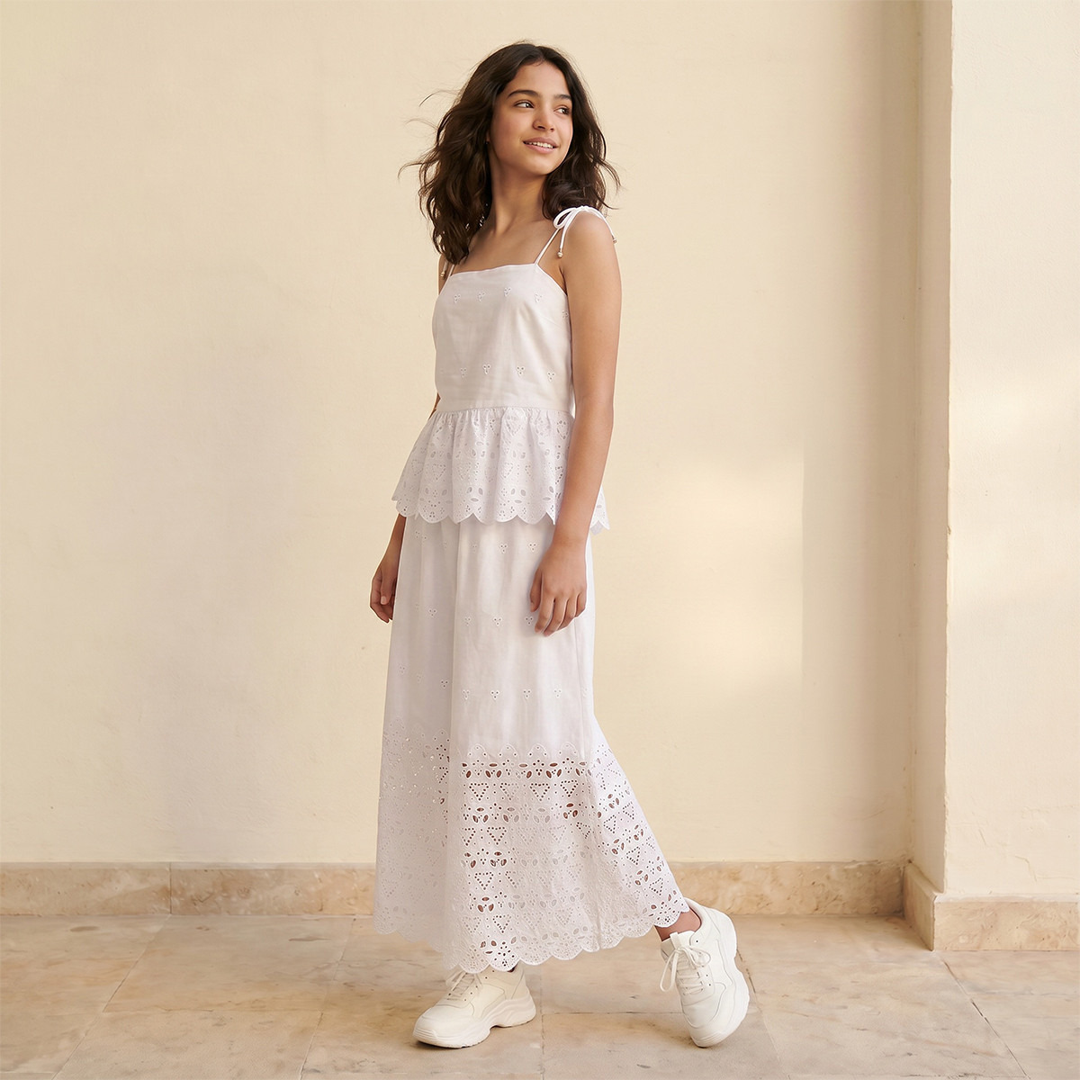 بلوزة قطن بقصة وتصميم بيبلوم مع تطريز شيفلي للشباب-women-clothing-shirtsandblouses-blouses-image-5