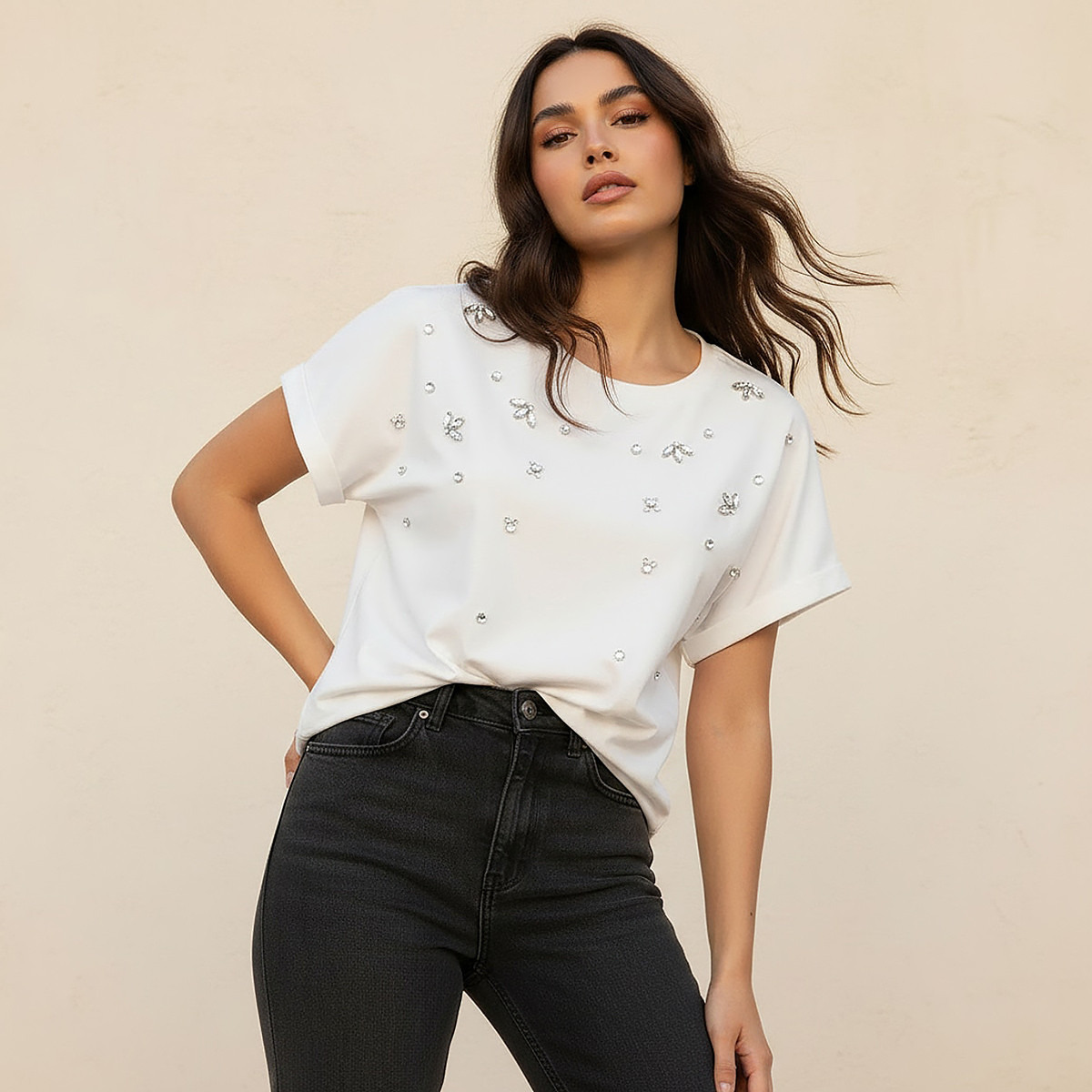 تيشيرت قطن بقصة عادية وتفاصيل زينة-women-clothing-tshirts-image-1