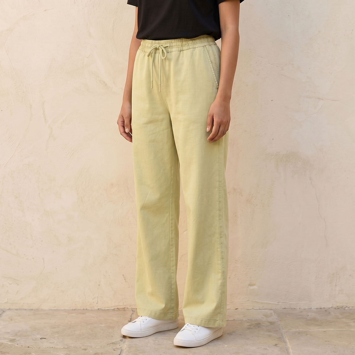 بنطلون رياضي بقصة عادية ورباط إغلاق-women-clothing-bottoms-joggers-image-1