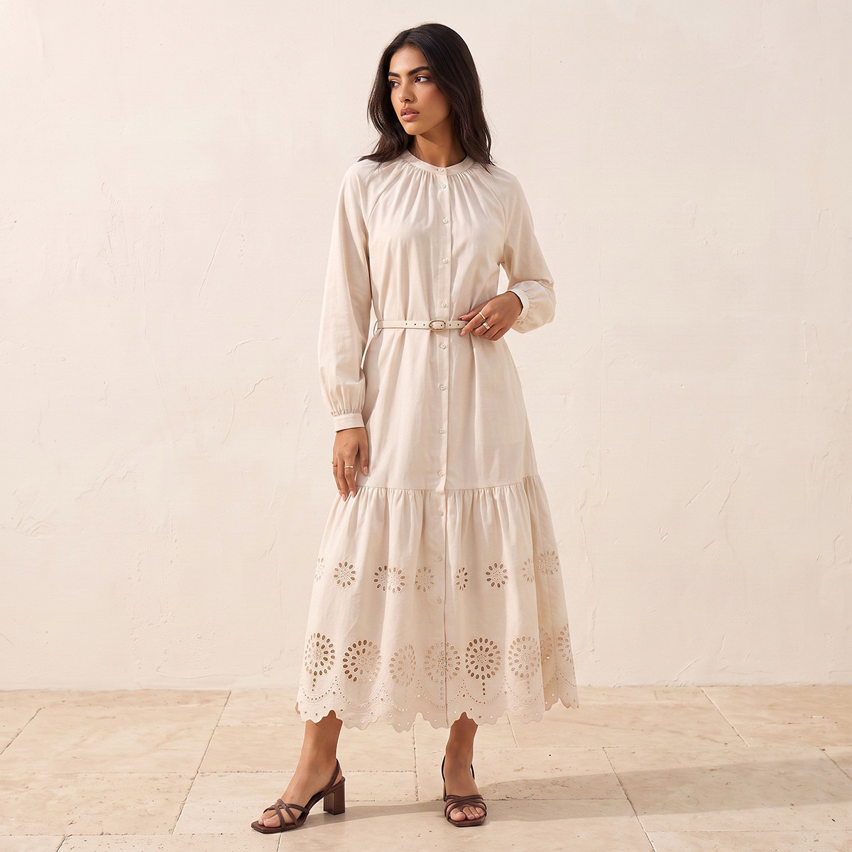 فستان قطني بقصة A مع تطريز مفرغ وحزام من سبلاش يوث-women-clothing-dresses-image-1