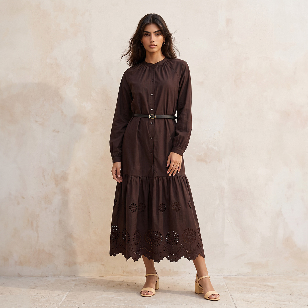 فستان قطني بقصة A مع تطريز مفرغ وحزام من سبلاش يوث-women-clothing-dresses-image-1