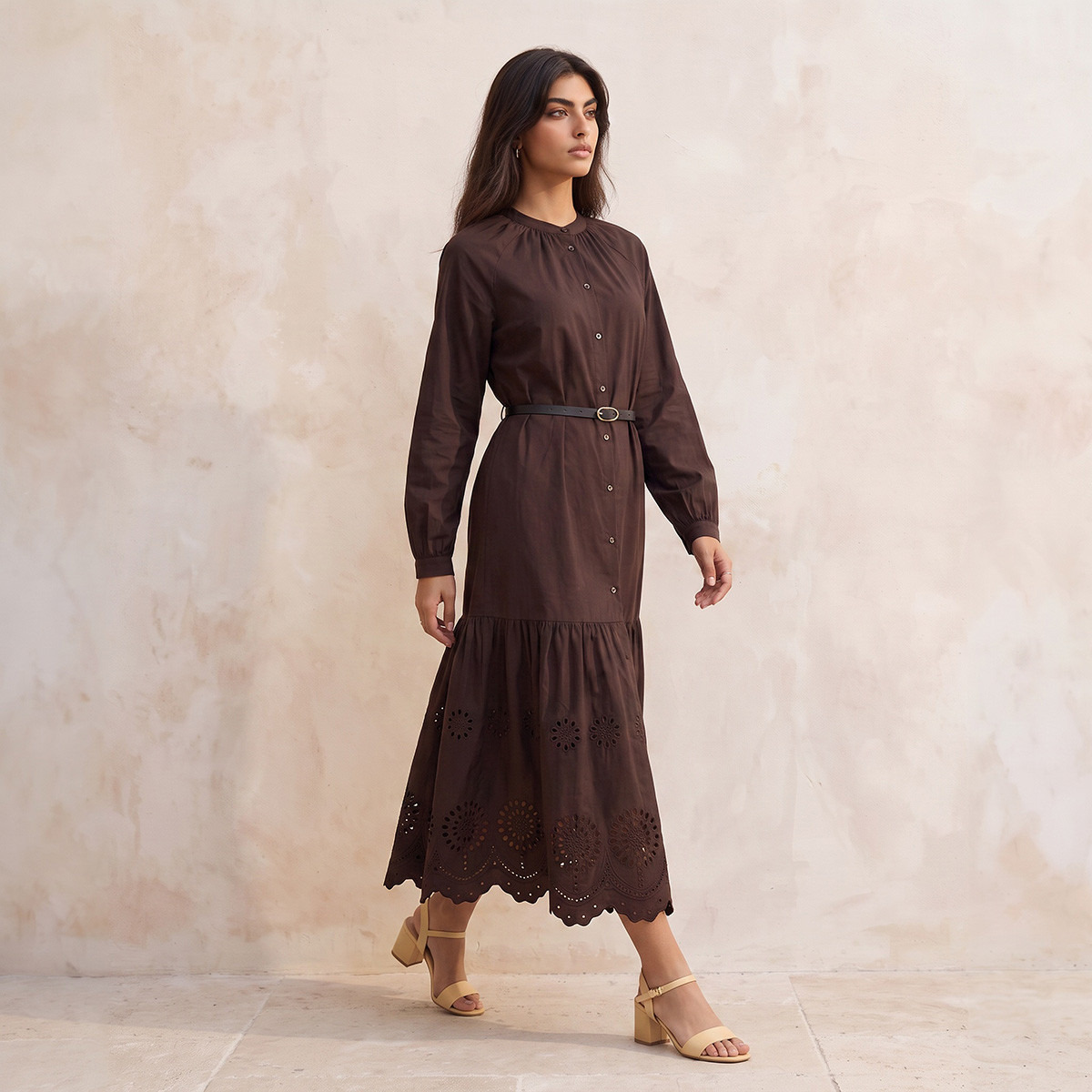 فستان قطني بقصة A مع تطريز مفرغ وحزام من سبلاش يوث-women-clothing-dresses-image-2