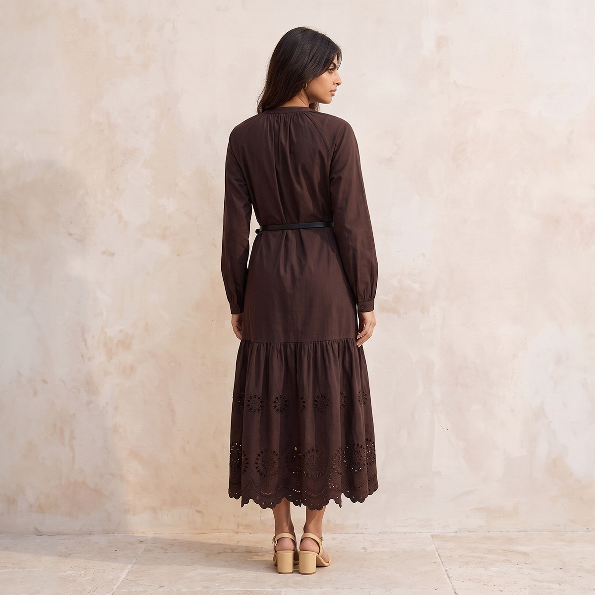 فستان قطني بقصة A مع تطريز مفرغ وحزام من سبلاش يوث-women-clothing-dresses-image-6