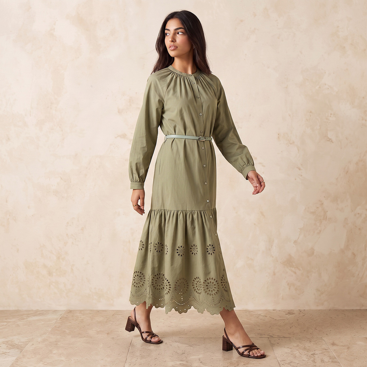 فستان قطني بقصة A مع تطريز مفرغ وحزام من سبلاش يوث-women-clothing-dresses-image-3
