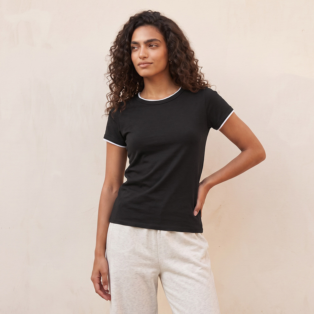 تيشيرت بقصة سليم وحواف متباينة من سبلاش يوث-women-clothing-tshirts-image-1