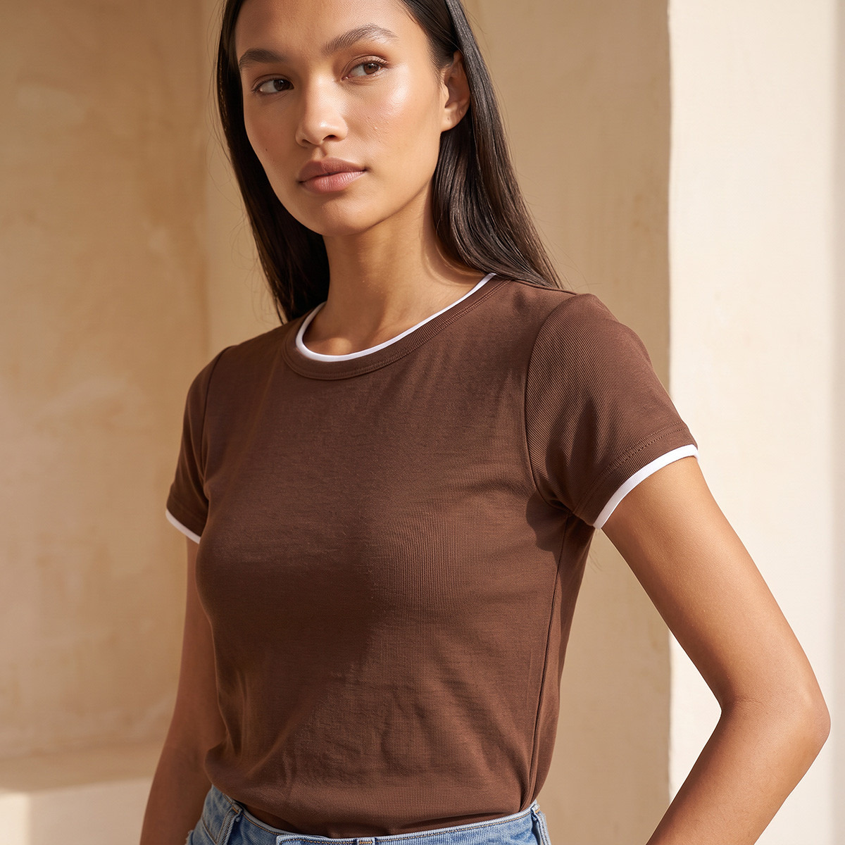 تيشيرت بقصة سليم وحواف متباينة من سبلاش يوث-women-clothing-tshirts-image-7