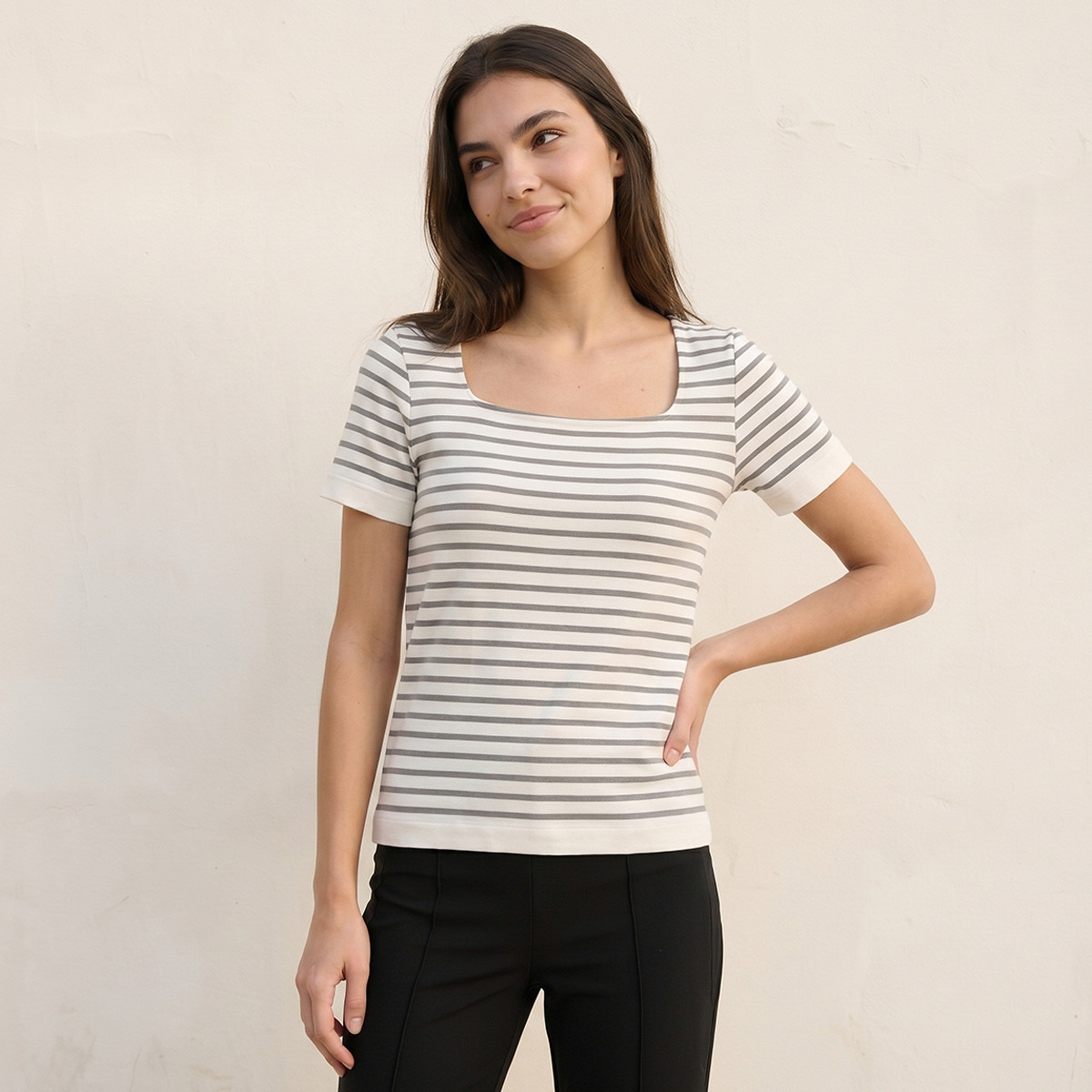 تيشيرت مقلم بقصة ضيقة وياقة مريعة بدون درزات من سبلاش يوث-women-clothing-tshirts-image-1