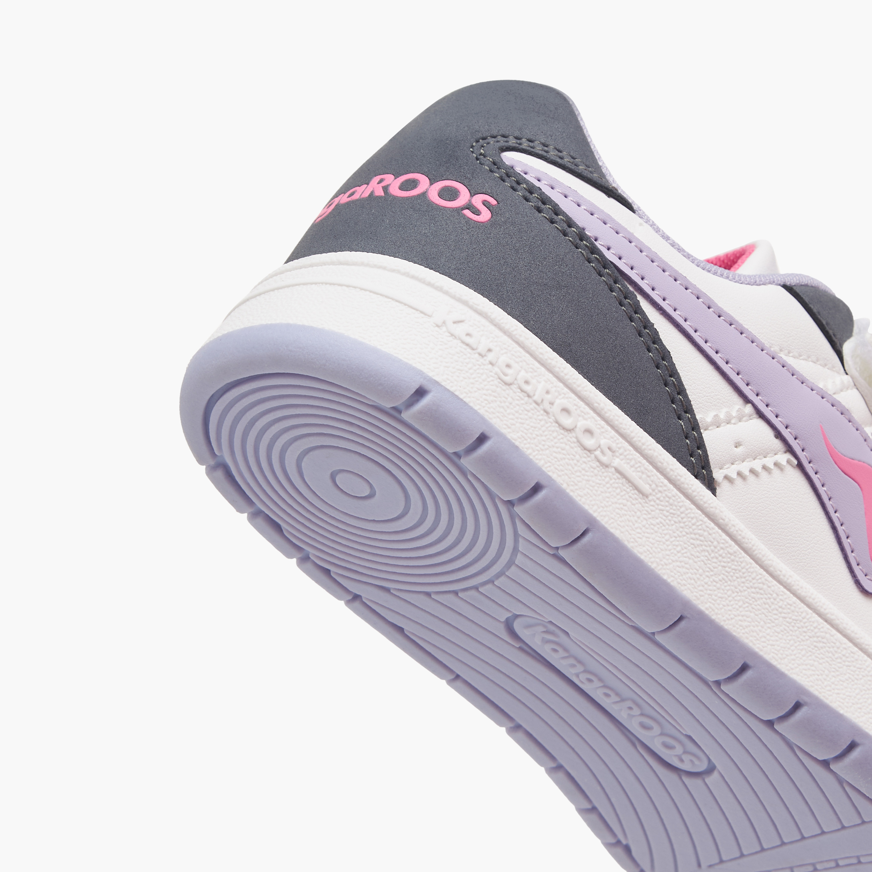 حذاء سنيكرز بشريط إغلاق لاصق وشعار للبنات من كانجاروز-girls-shoes-sneakers-image-4