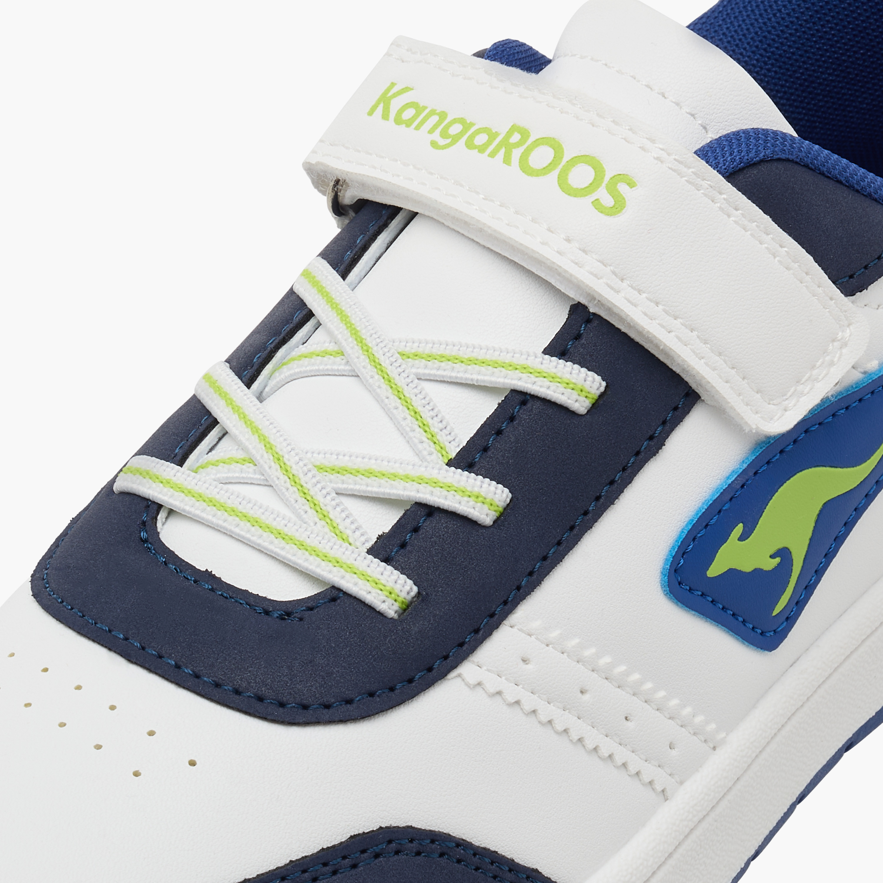 حذاء سنيكرز بشريط إغلاق لاصق وشعار للنساء من كانجاروز-women-shoes-sneakers-image-4