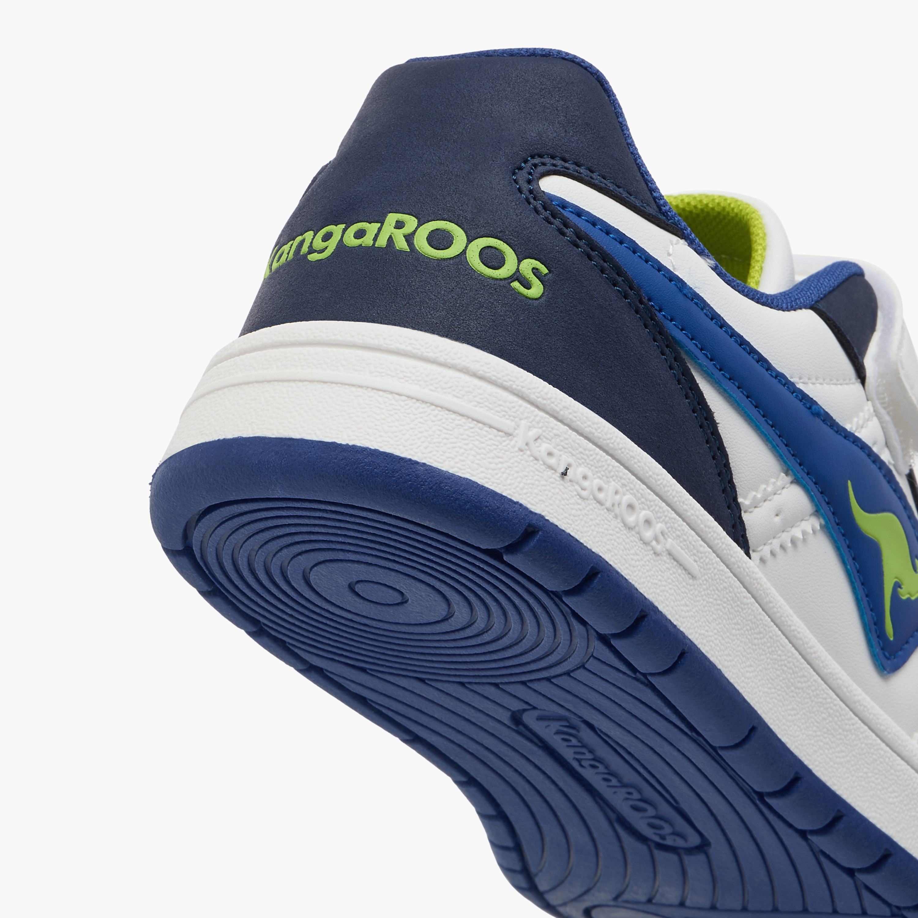 حذاء سنيكرز بشريط إغلاق لاصق وشعار للنساء من كانجاروز-women-shoes-sneakers-image-5