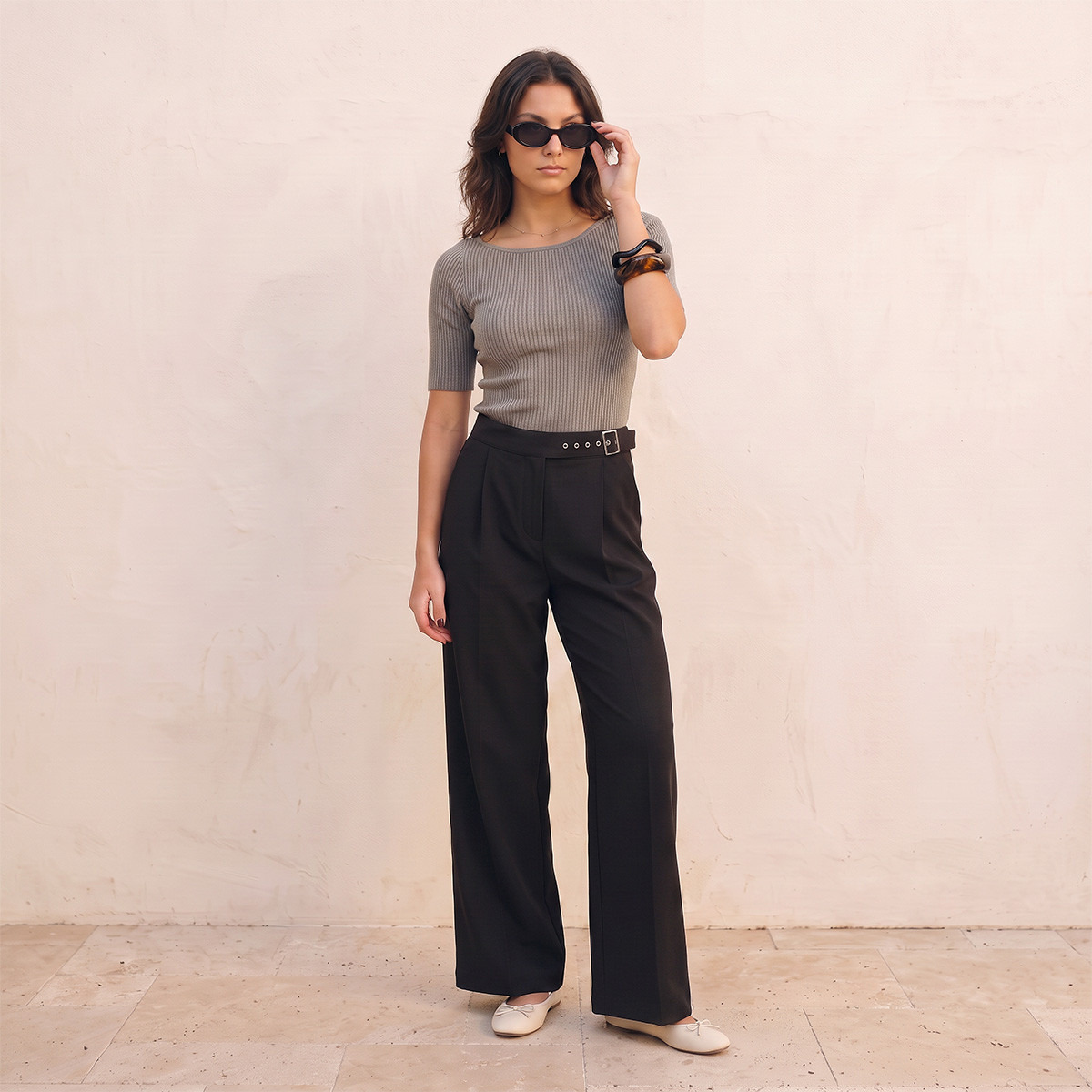 بنطلون بكُسرات وأرجل واسعة وخصر مطاطي من سبلاش يوث-women-clothing-trousers-image-3