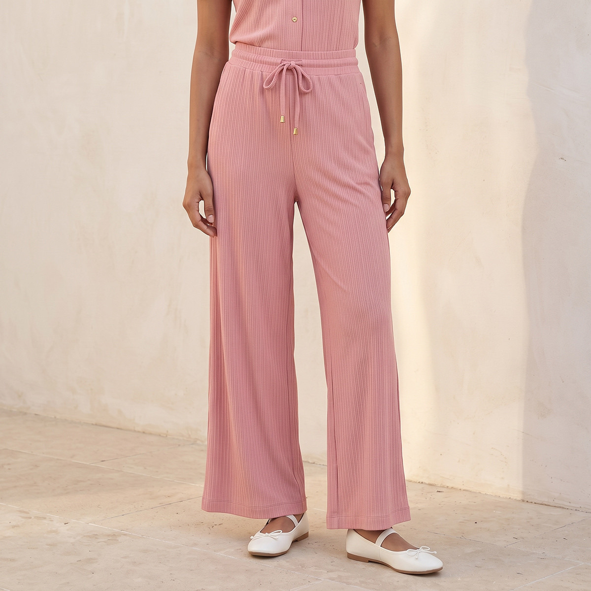 بنطلون مضلّع بقصّة مستقيمة وخصر برباط من سبلاش يوث-women-clothing-bottoms-joggers-image-1