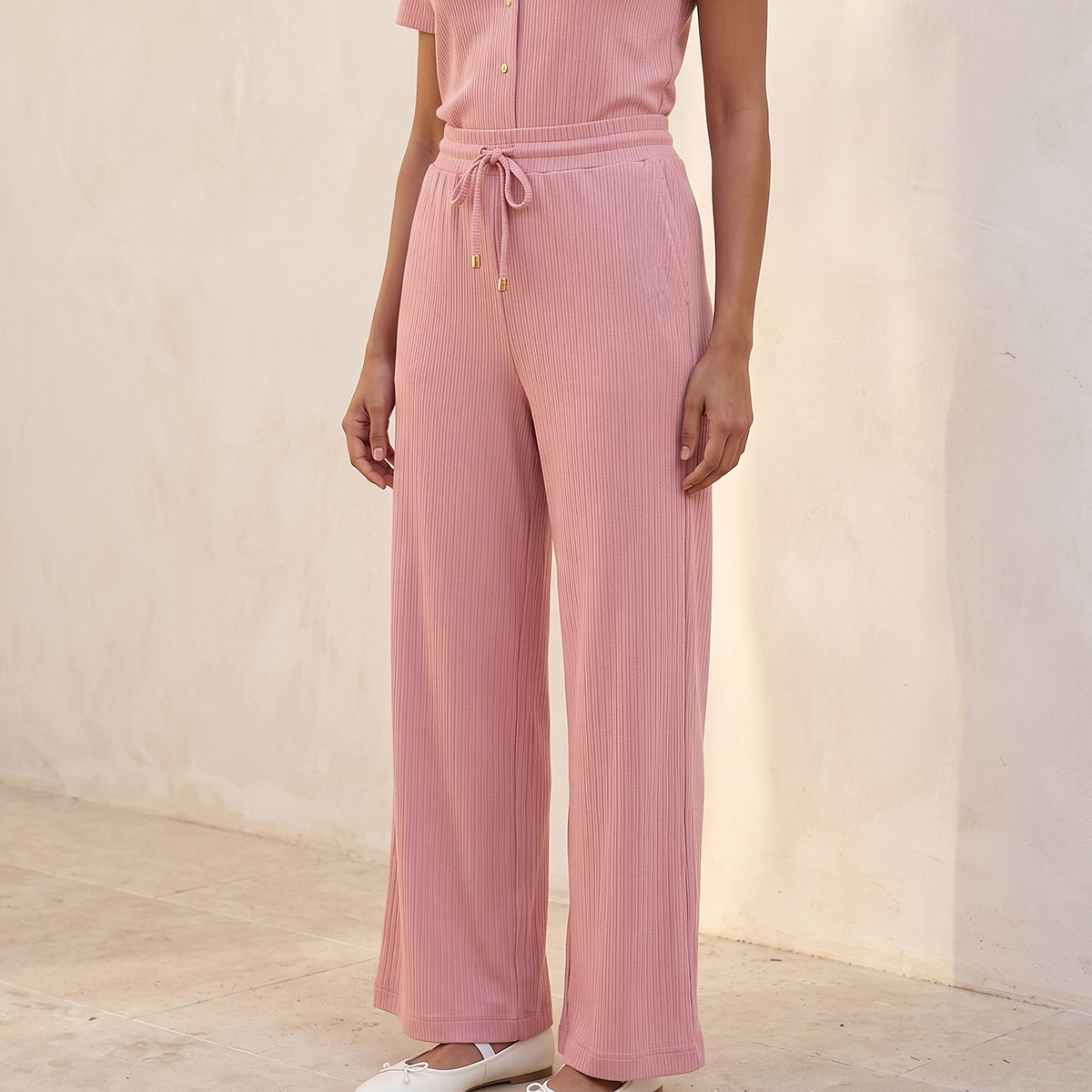 بنطلون مضلّع بقصّة مستقيمة وخصر برباط من سبلاش يوث-women-clothing-bottoms-joggers-image-6