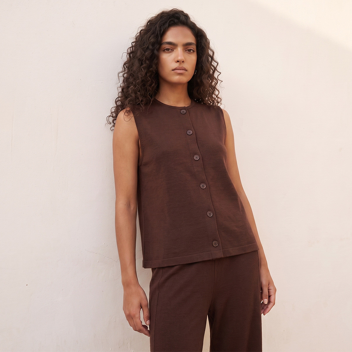 بلوزة دون أكمام بارزة الملمس بأزرار من سبلاش يوث-women-clothing-shirtsandblouses-blouses-image-1