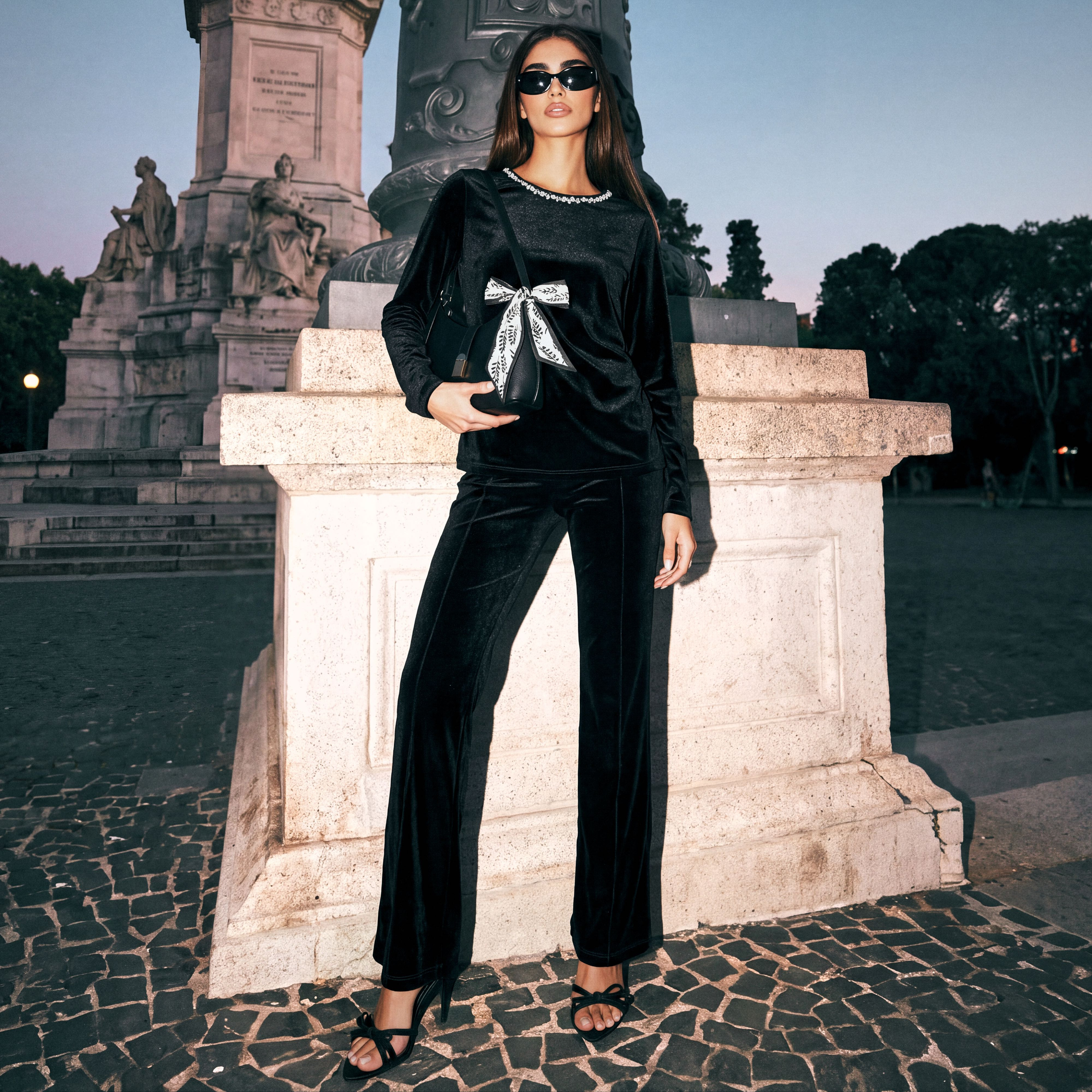 بنطلون فيلور بقصة مريحة وملمس بارز من سبلاش يوث-women-clothing-trousers-image-1