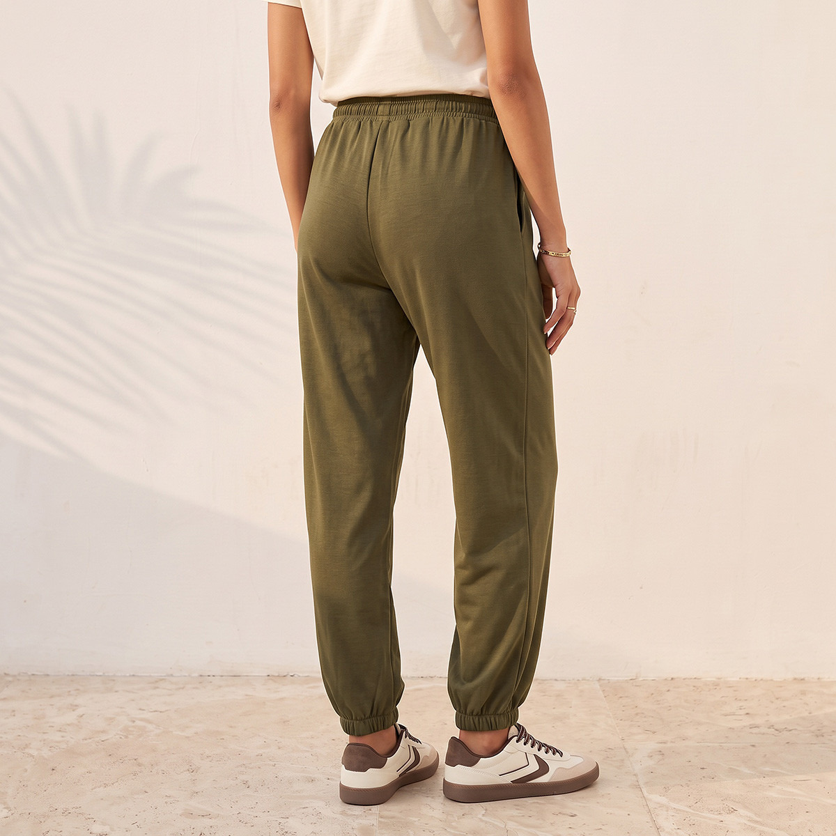 بنطلون ناعم الملمس بخصر مرن من يوث من سبلاش-women-clothing-bottoms-joggers-image-3