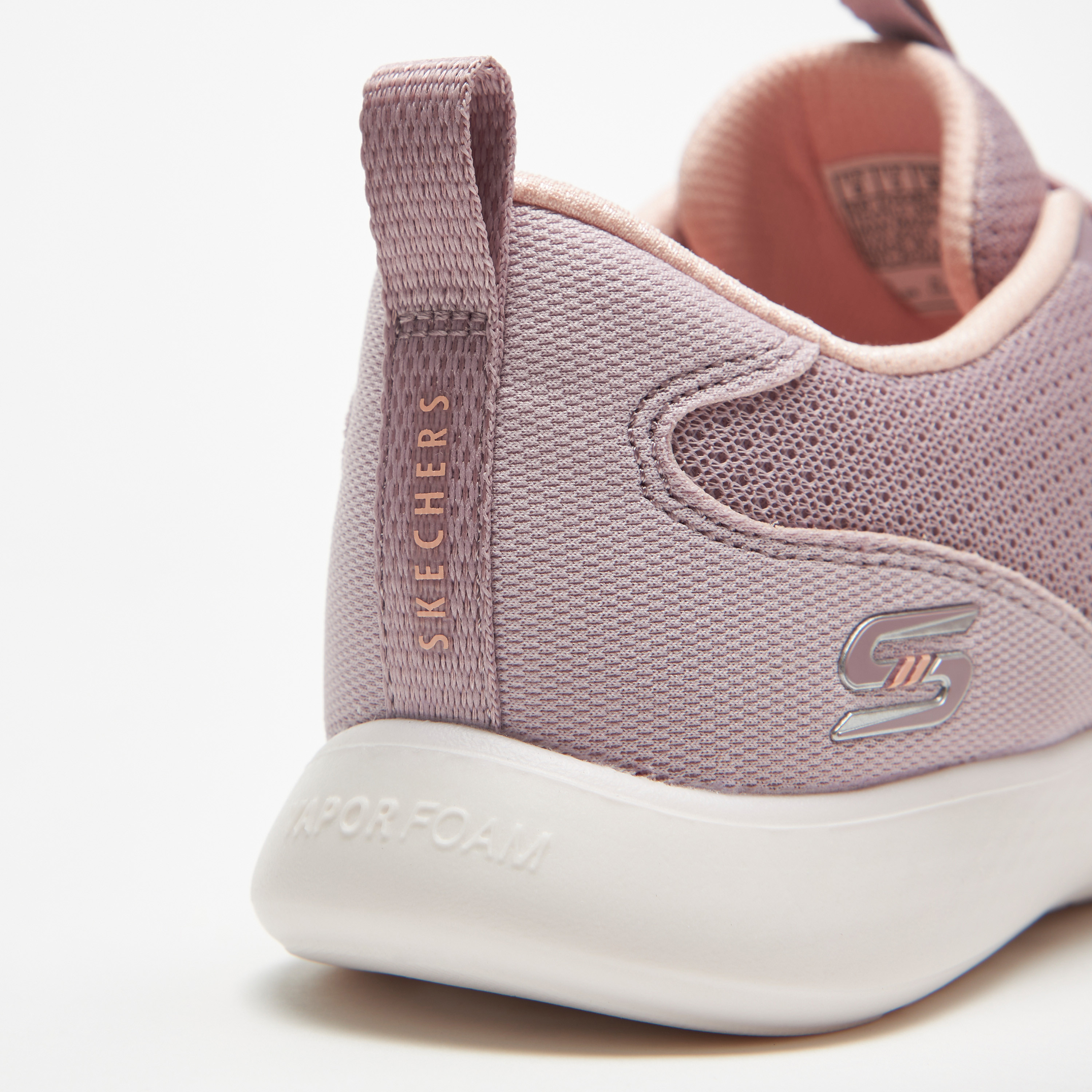 حذاء إسفنج سكيتشرز إيري كولد ميموري فوم سهل الارتداء من | 104481-sports-women-shoes-image-16
