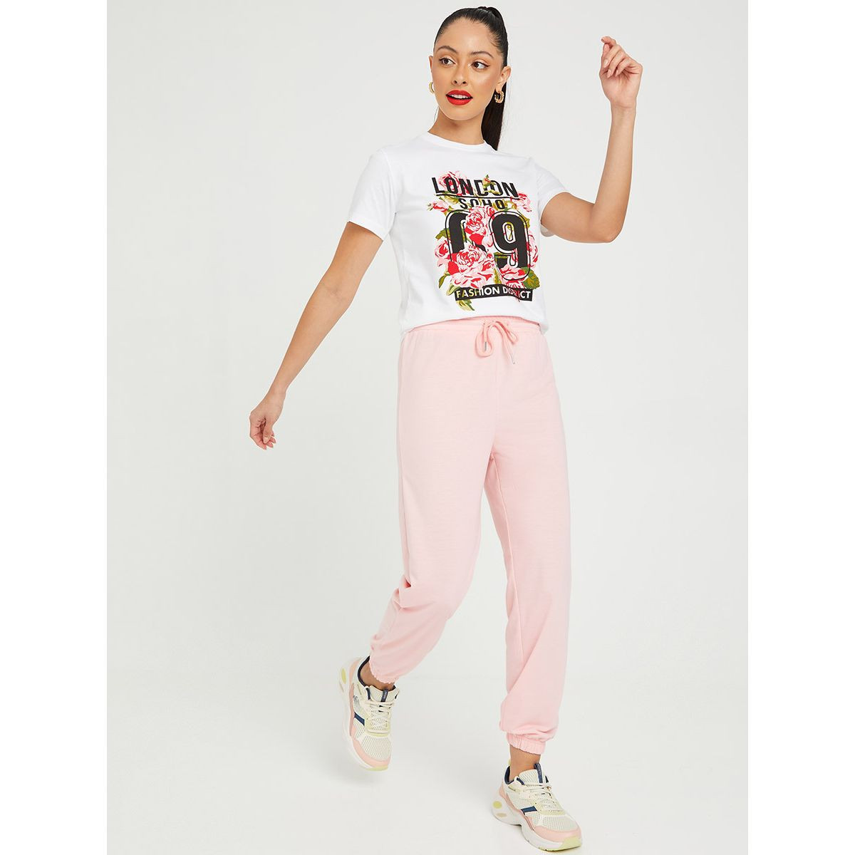 تيشيرت بقصة عادية واكمام قصيرة-women-clothing-tshirts-image-2