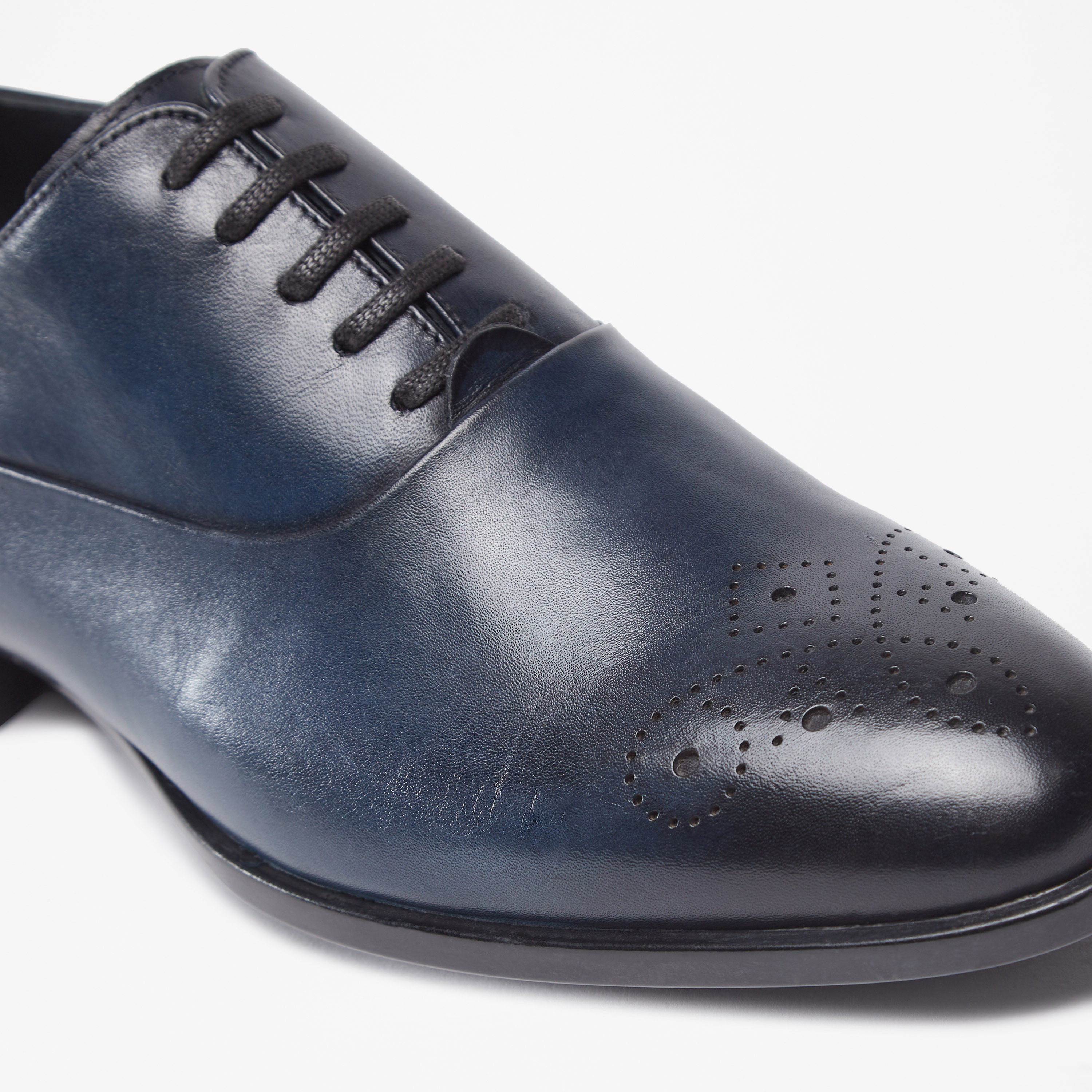 Shop Duchini Men s Perforated Oxford Shoes with Lace Up Closure Online Splash Bahrain